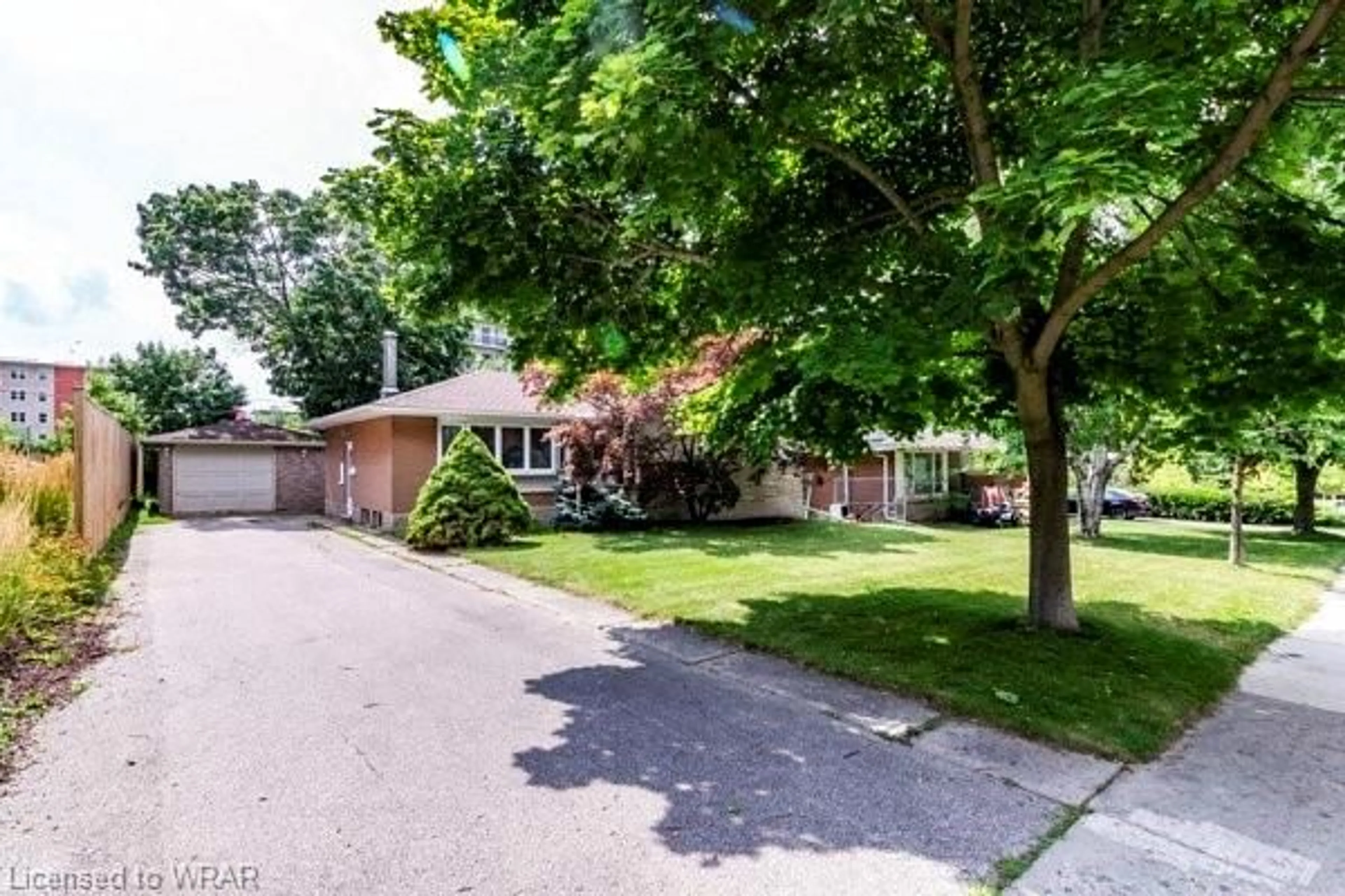 A pic from exterior of the house or condo, the street view for 273 Sunview St, Waterloo Ontario N2L 3V8