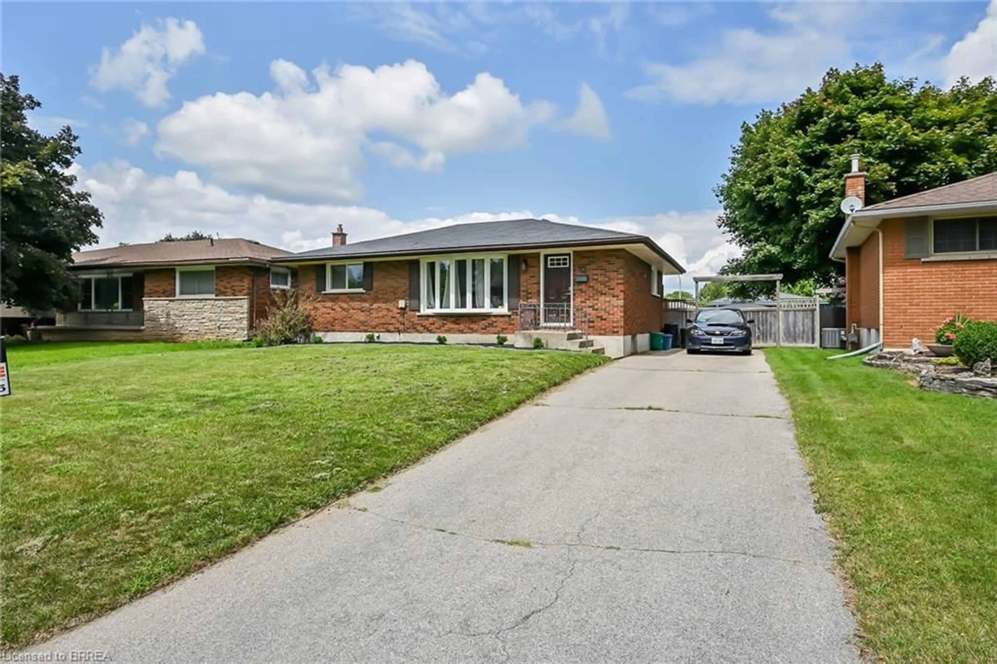 Frontside or backside of a home for 10 Pembroke Ave, Brantford Ontario N3R 5B4