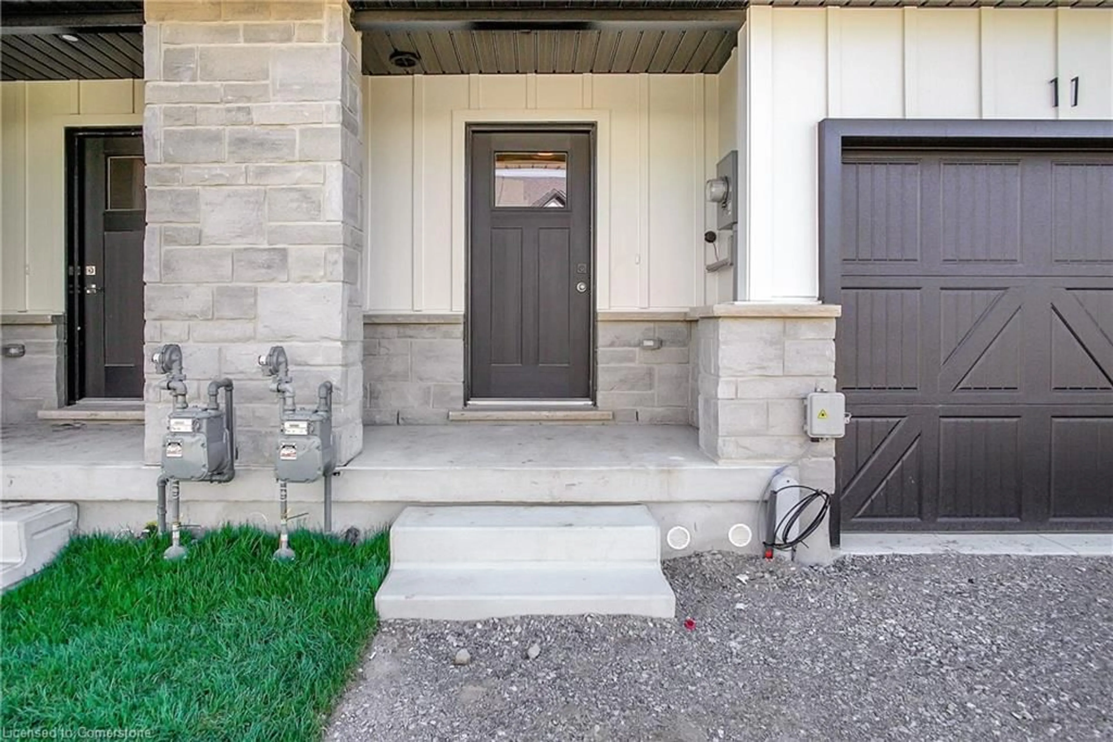 Indoor entryway, cement floor for 40 Bastien St #11, Cambridge Ontario N1R 5S2