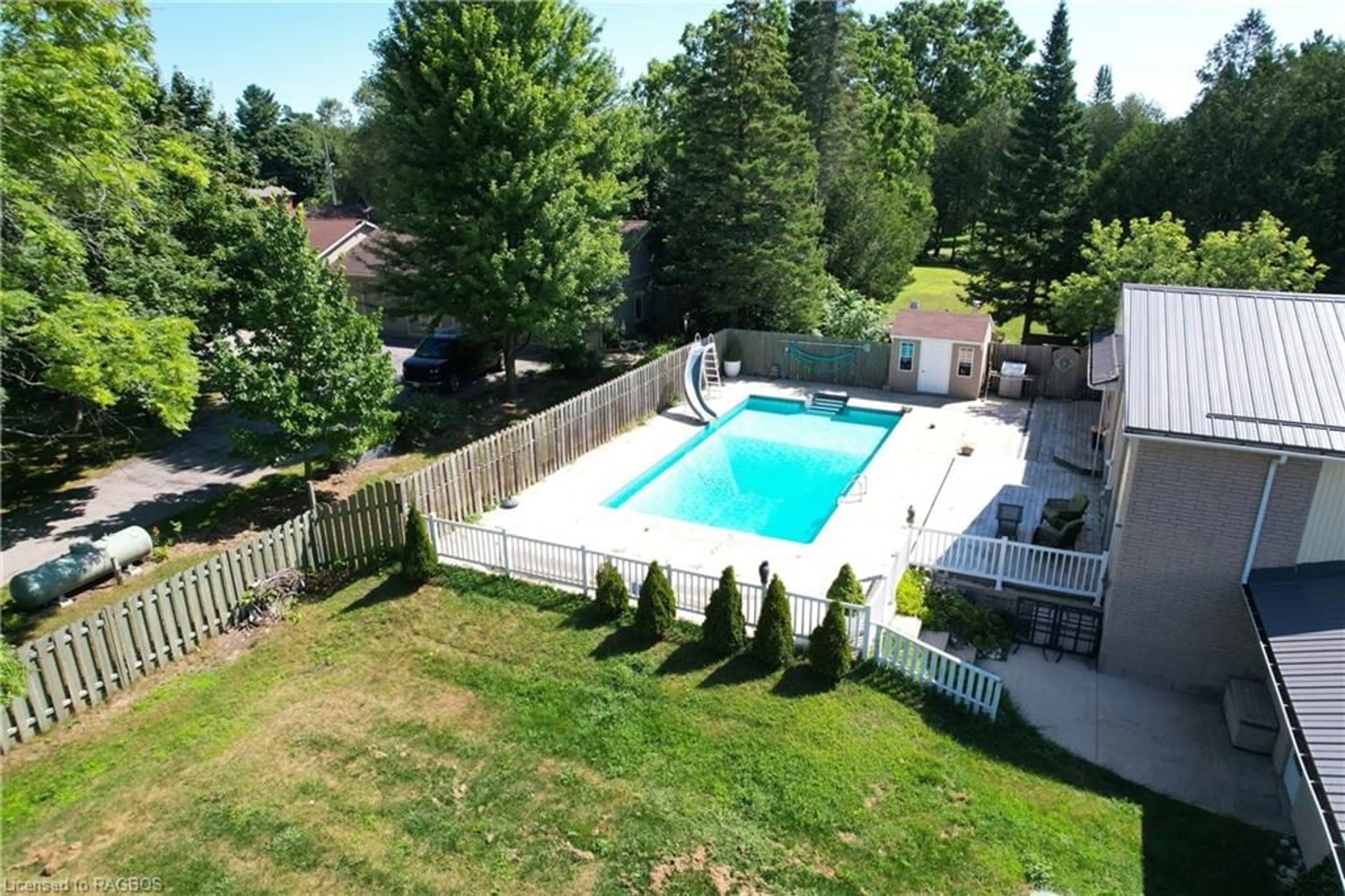 Indoor or outdoor pool for 400 Queen St, Hepworth Ontario N0H 1P0