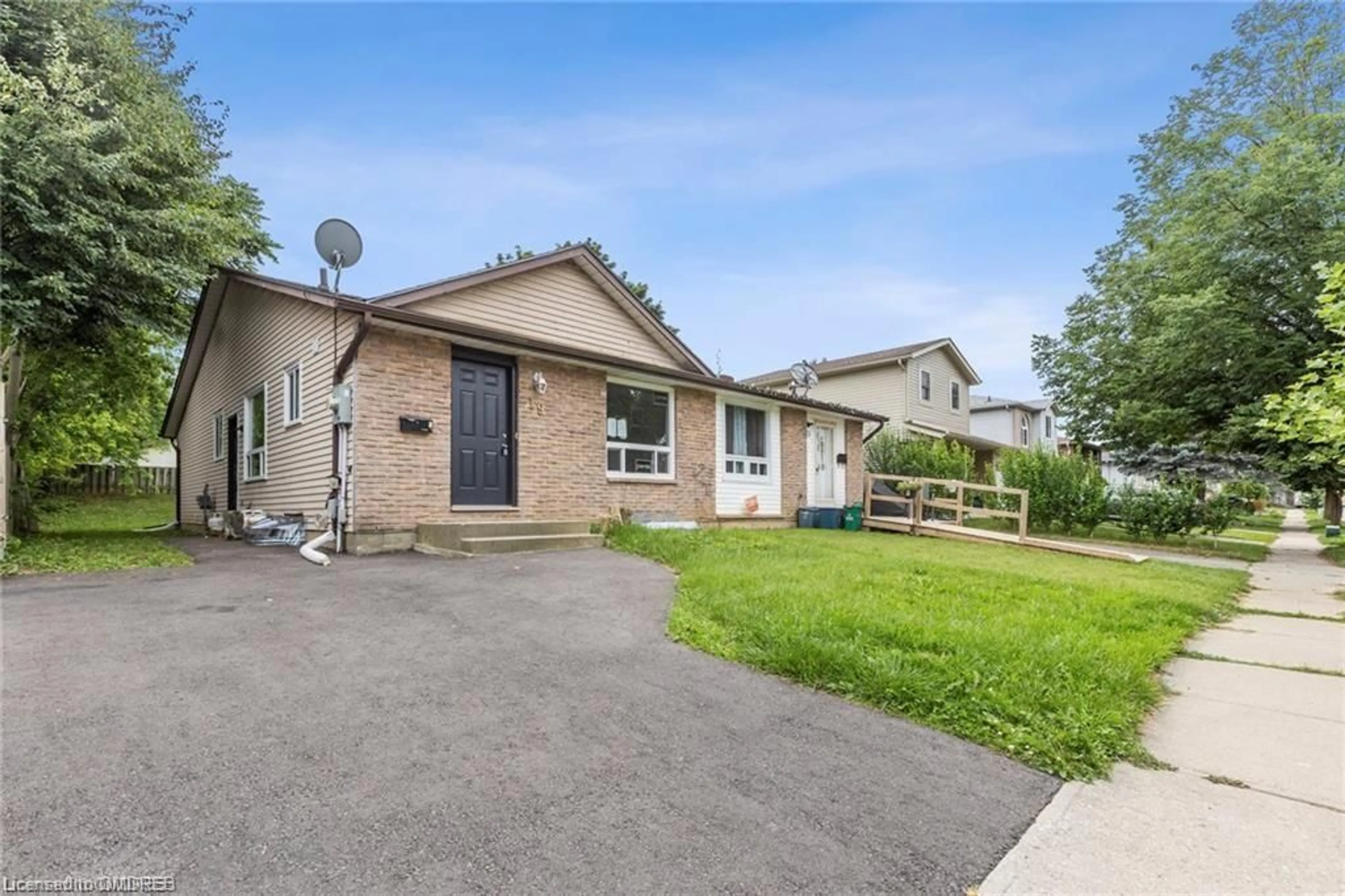 Frontside or backside of a home for 19 Sulky Rd, Brantford Ontario N3P 1K1