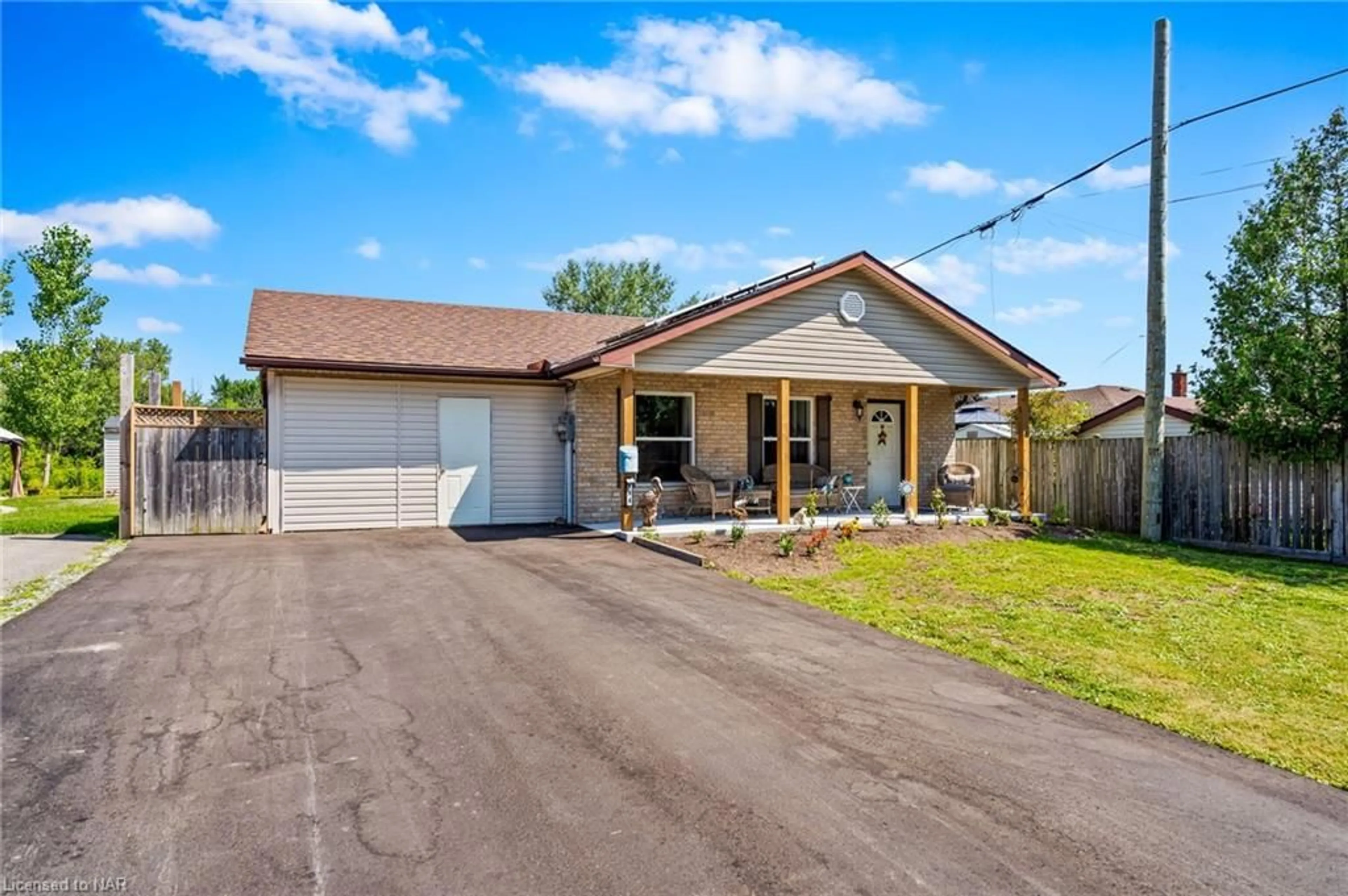 Frontside or backside of a home for 196 Martin St, Welland Ontario L3C 7L5