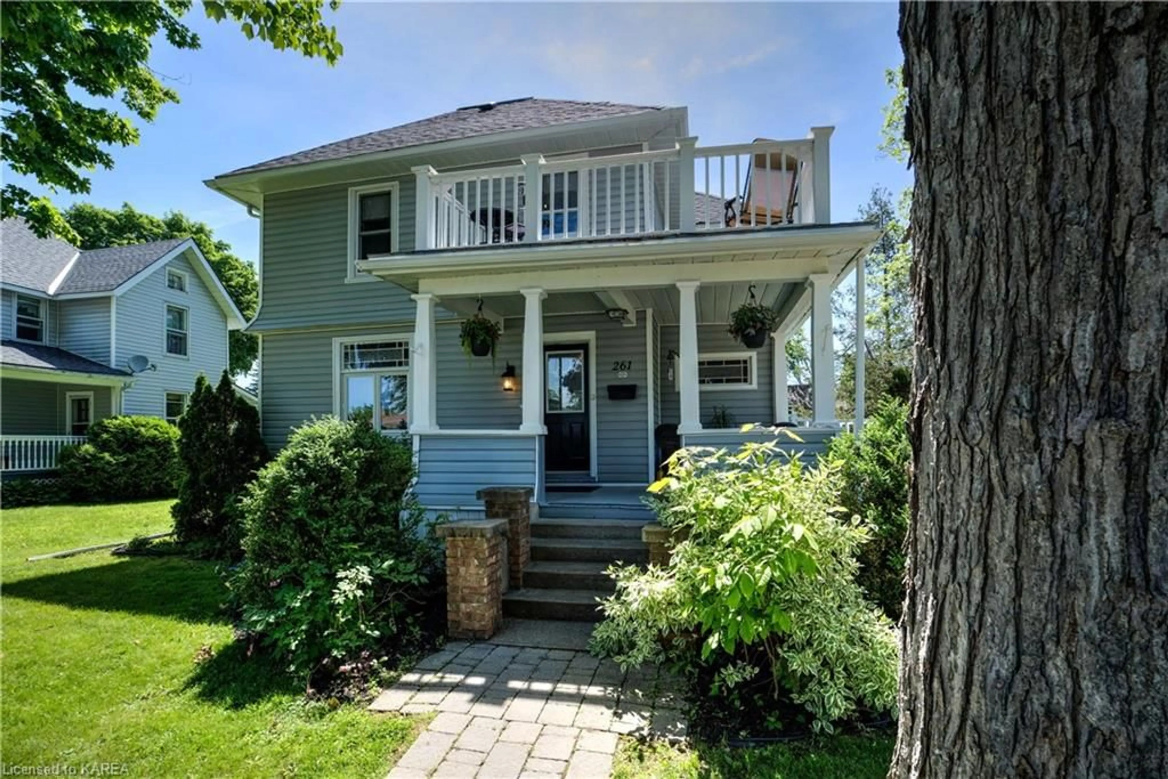 Frontside or backside of a home for 261 Arthur St, Gananoque Ontario K7G 1B3