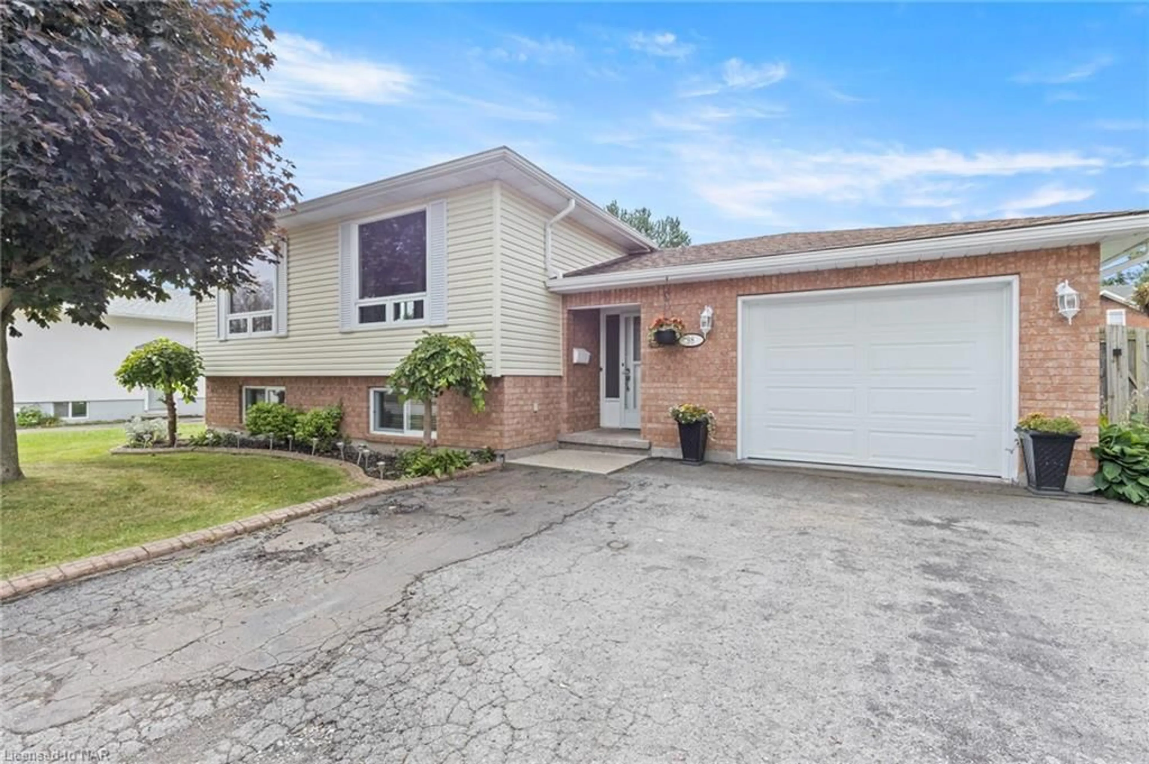 Frontside or backside of a home for 98 Ost Ave, Port Colborne Ontario L3K 4A2