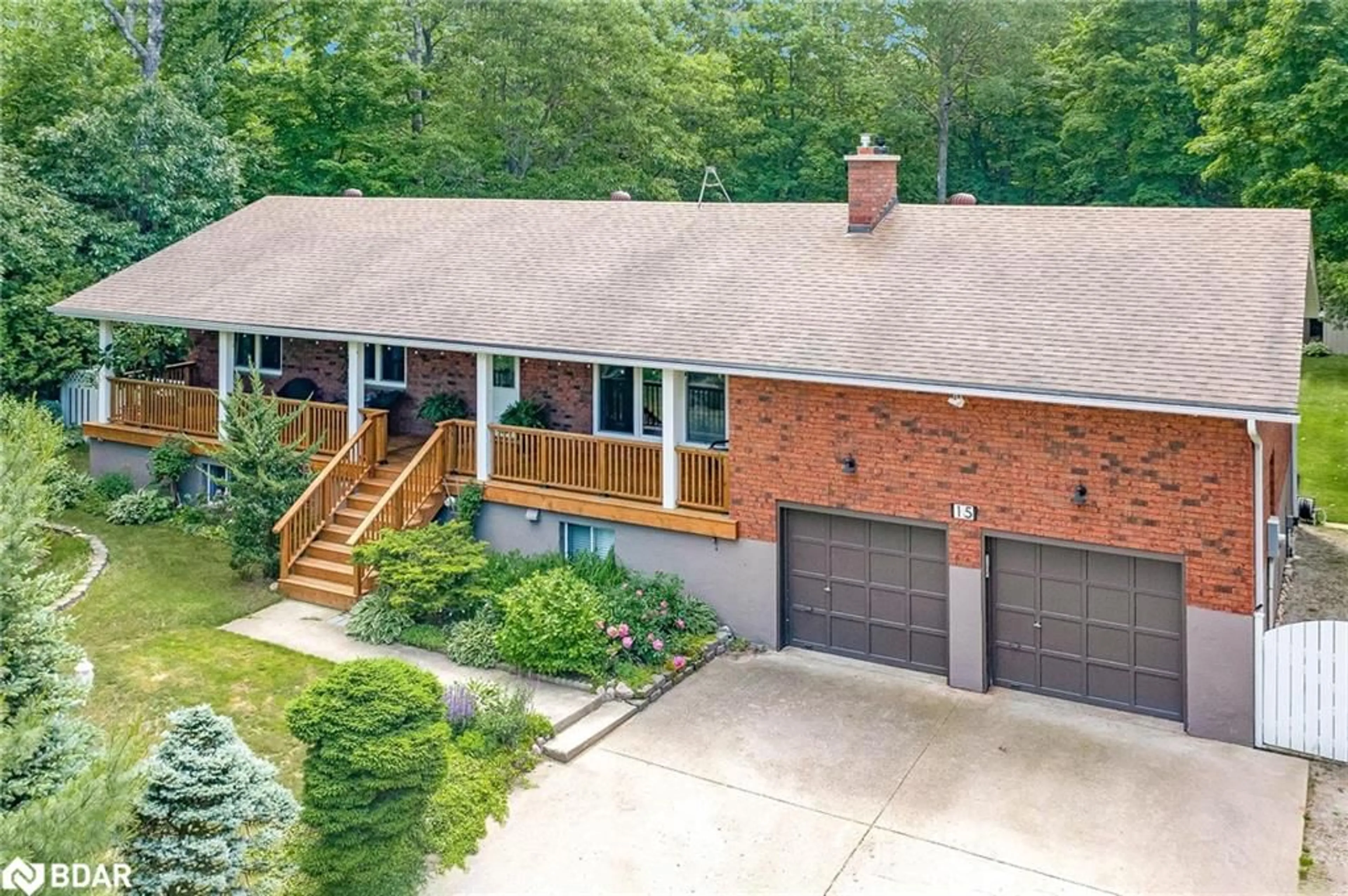 Home with brick exterior material for 15 Parklane Crt, Tiny Ontario L9M 0J1