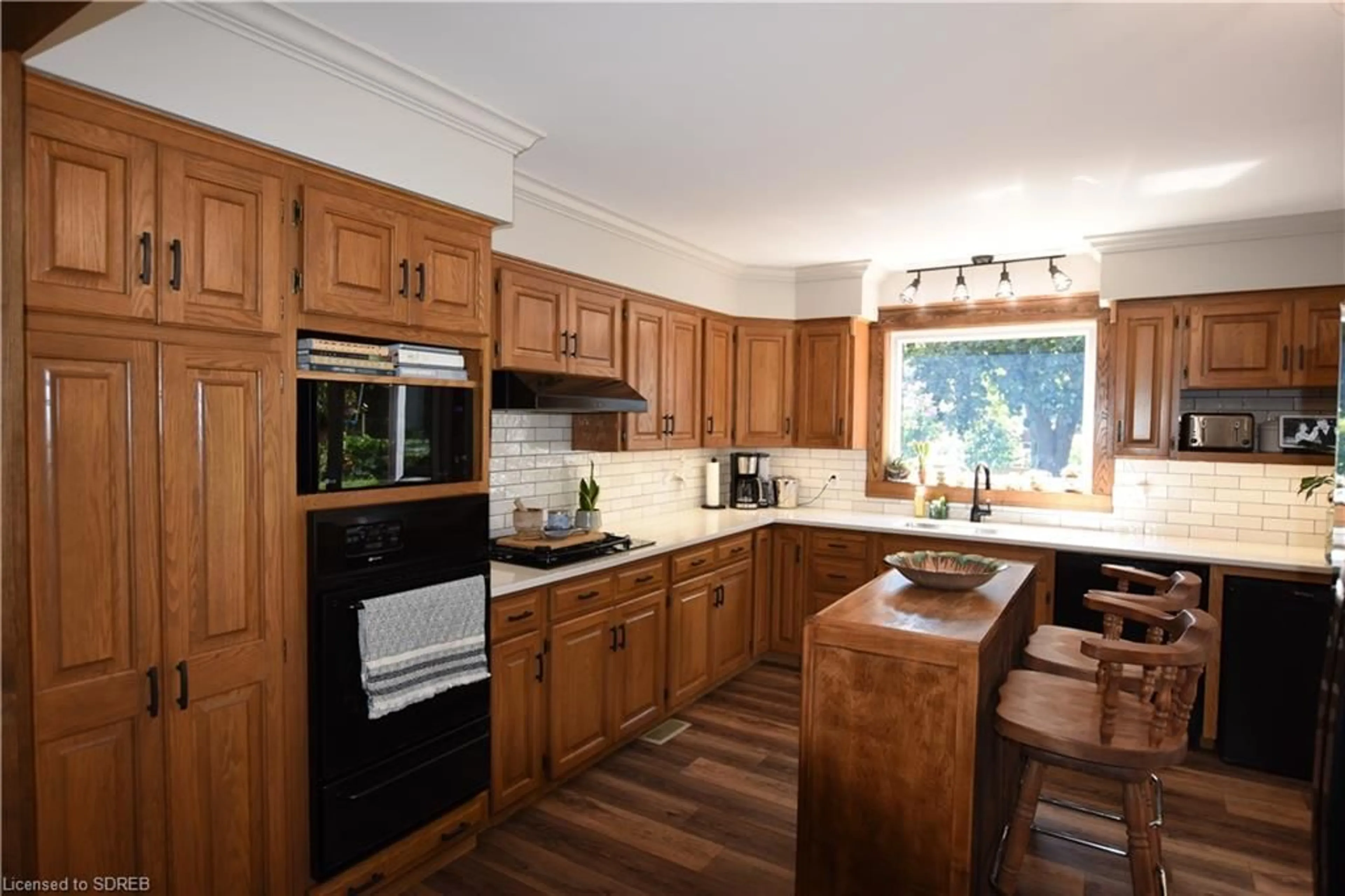 Kitchen, wood floors, cottage for 22 Charlton Cres, Simcoe Ontario N3Y 1A7