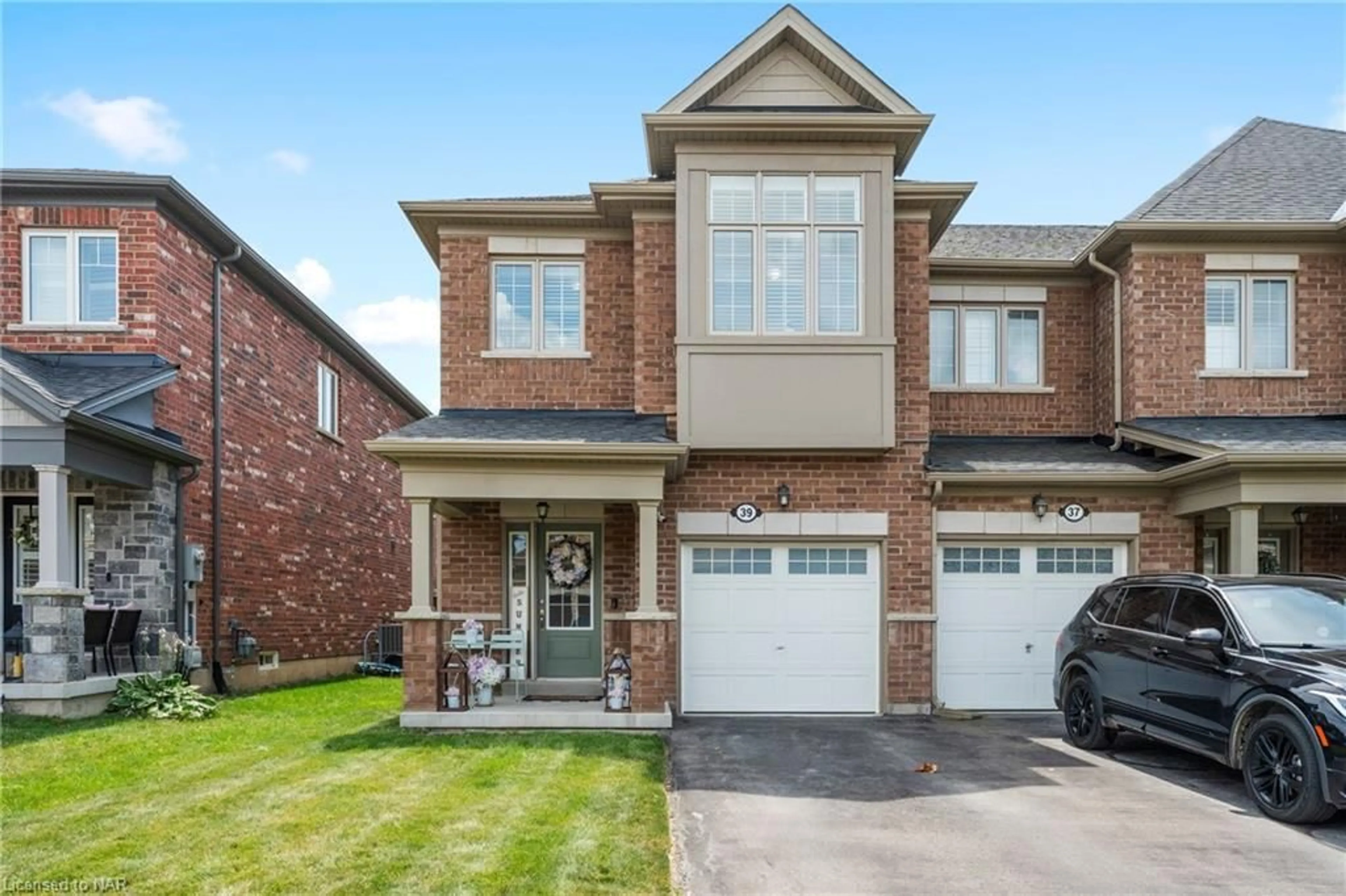 Home with brick exterior material for 39 Sparkle Drive, Thorold Ontario L2V 0H2