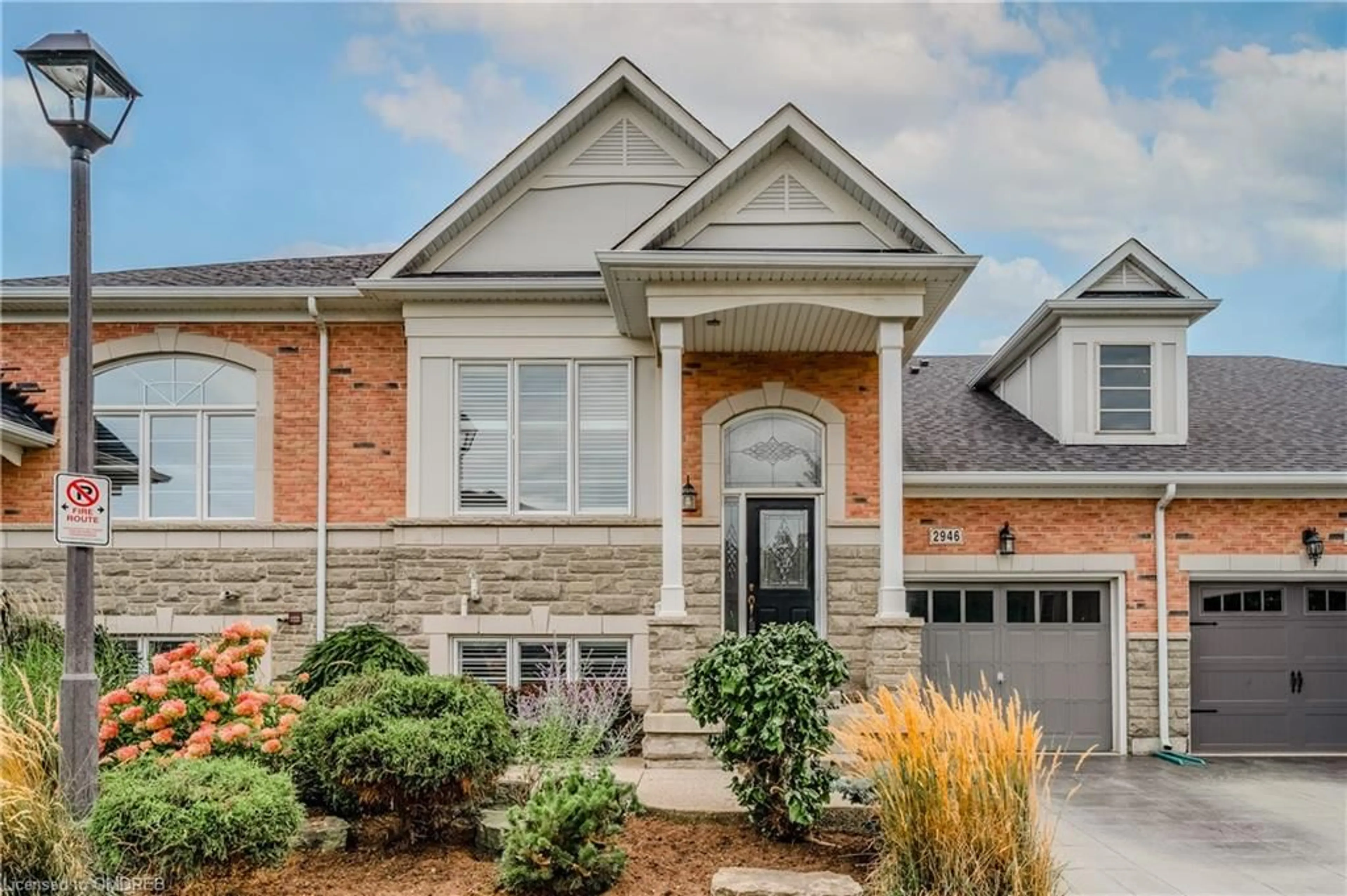 Home with brick exterior material for 2946 Singleton Common, Burlington Ontario L7M 0B4