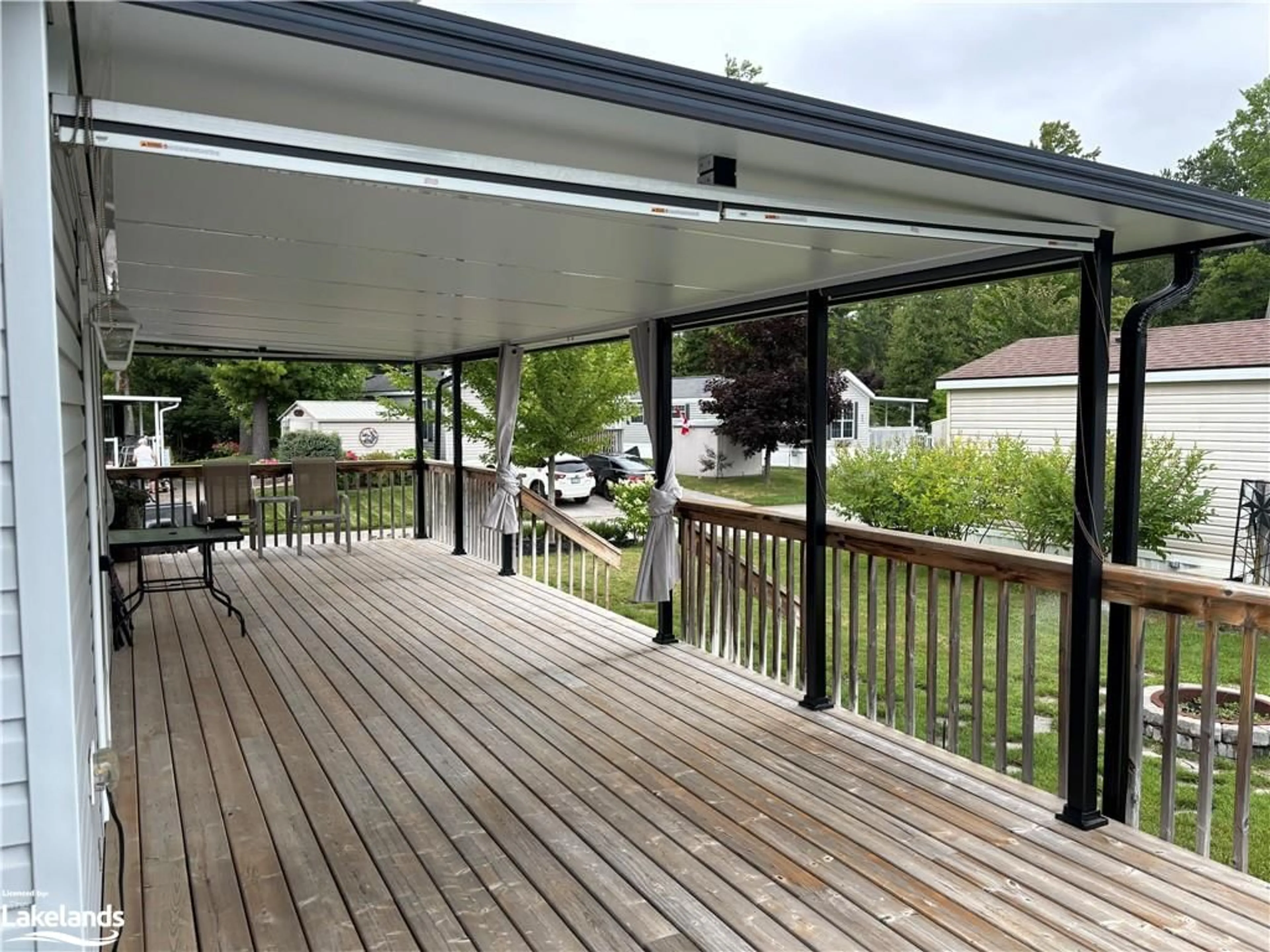 Patio for 15 Chipewa Trail, Wasaga Beach Ontario L9Z 1X7