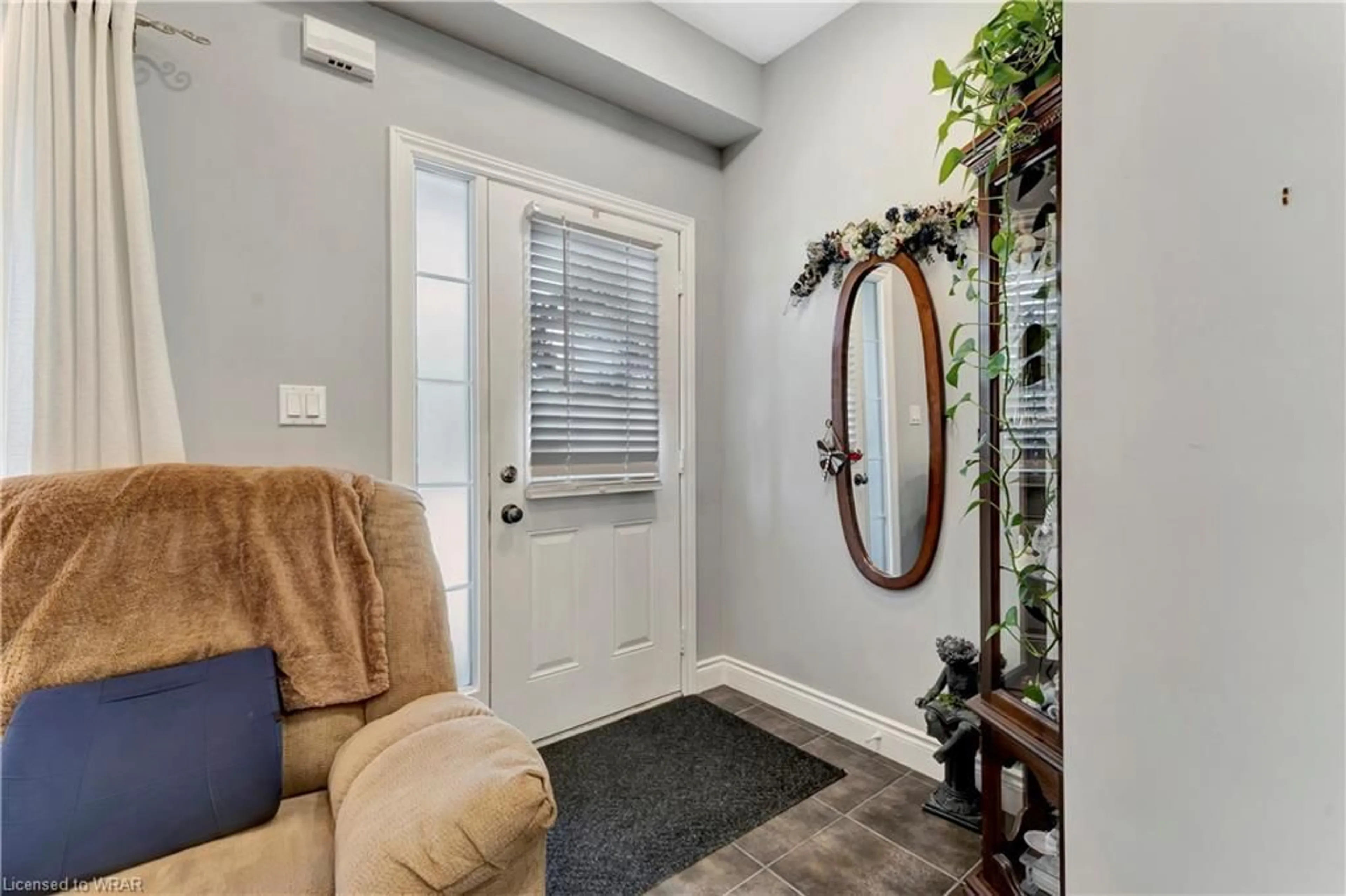 Indoor entryway for 38 Howe Dr #1A, Kitchener Ontario N2E 1J4