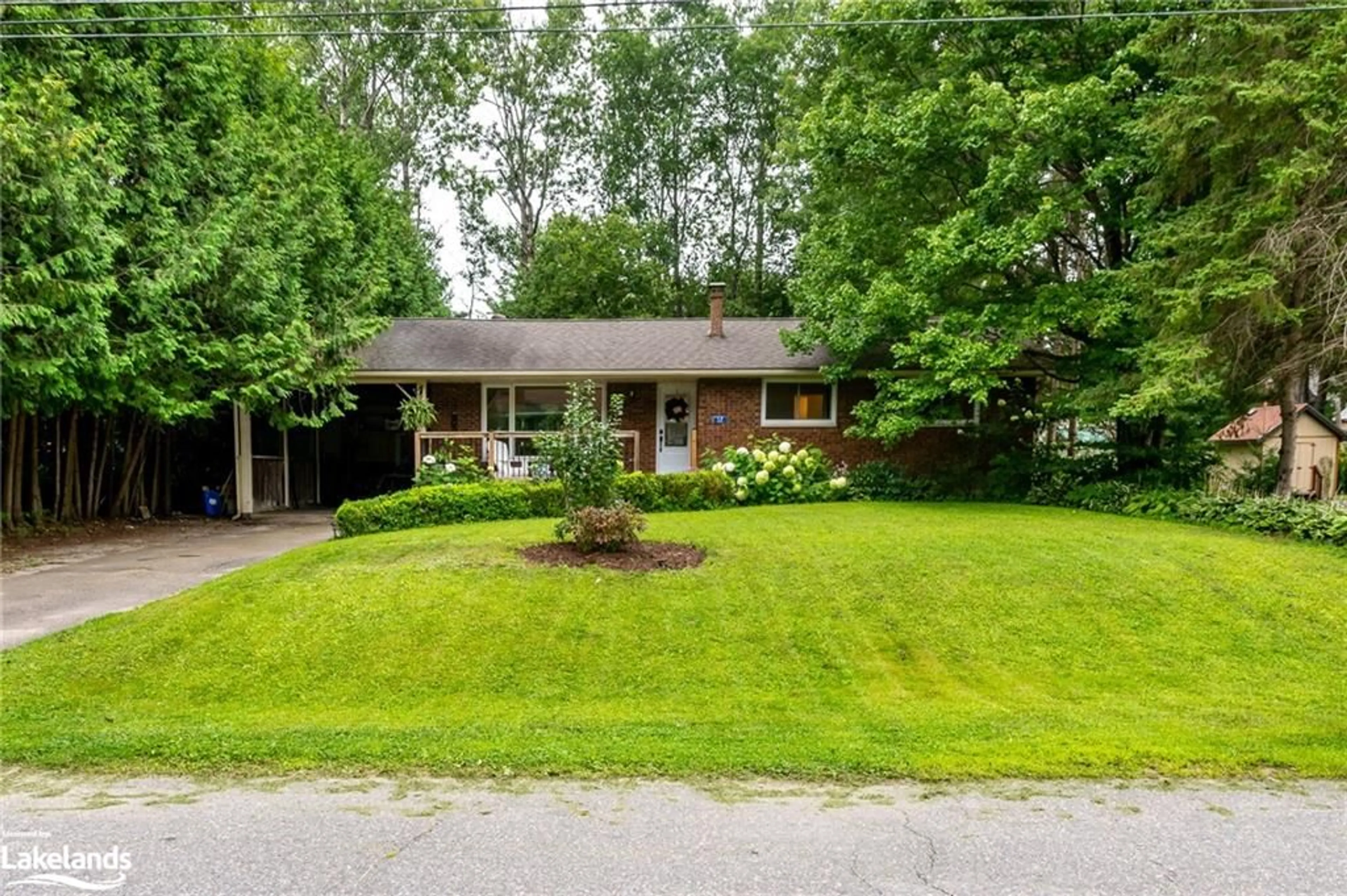 Frontside or backside of a home for 12 Spruce Lane, Bracebridge Ontario P1L 1M3