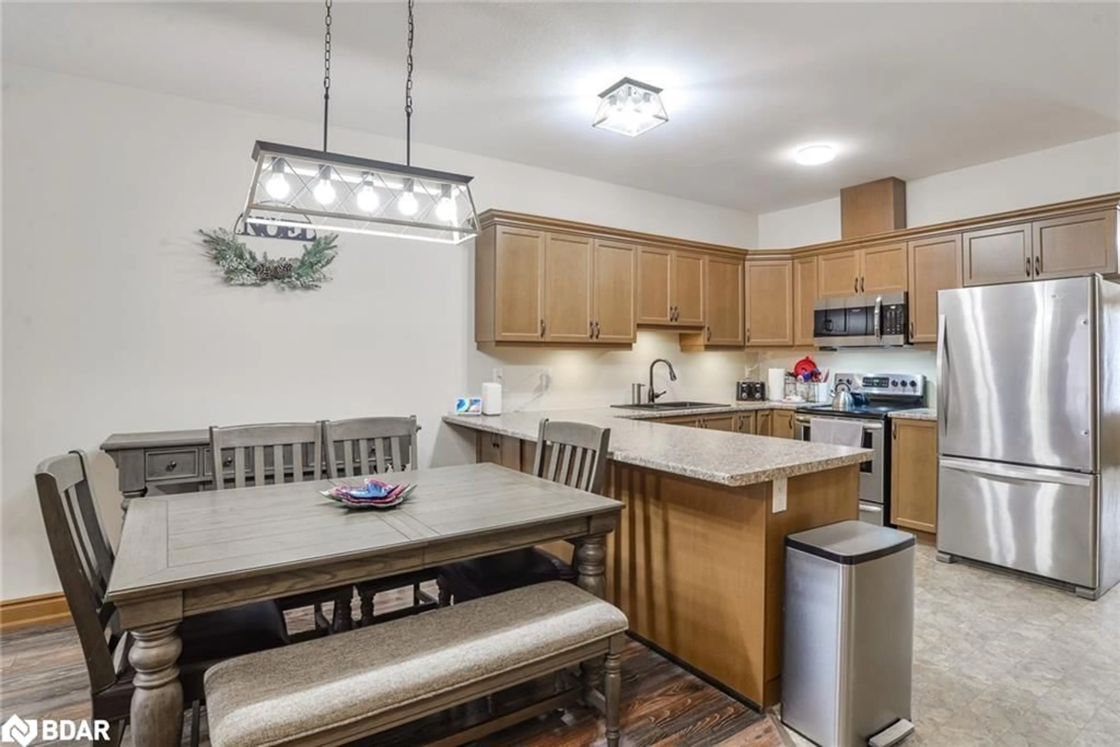 Standard kitchen for 32 Lily Dr, Orillia Ontario L3V 0G3