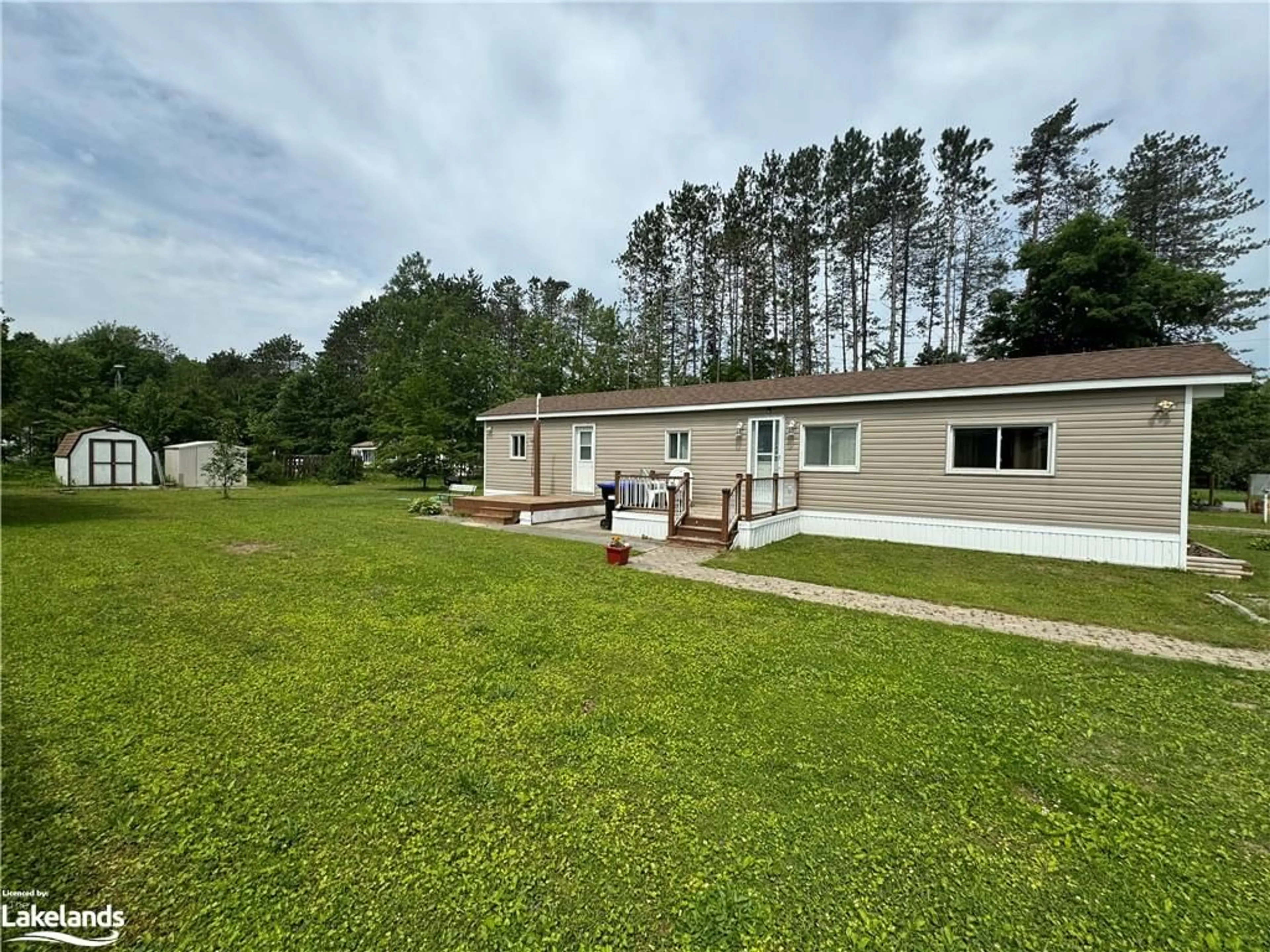 A pic from exterior of the house or condo, cottage for 5263 Elliott Sideroad #2, Tay Twp Ontario L4R 4K3