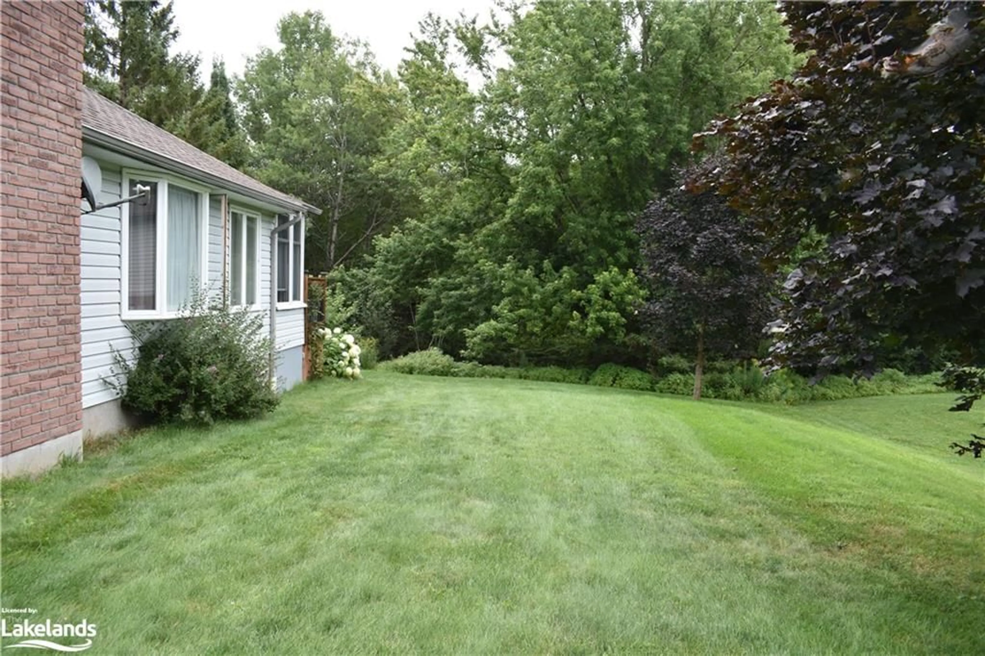 Fenced yard for 30 Catharine Cres, Bracebridge Ontario P1L 1B1