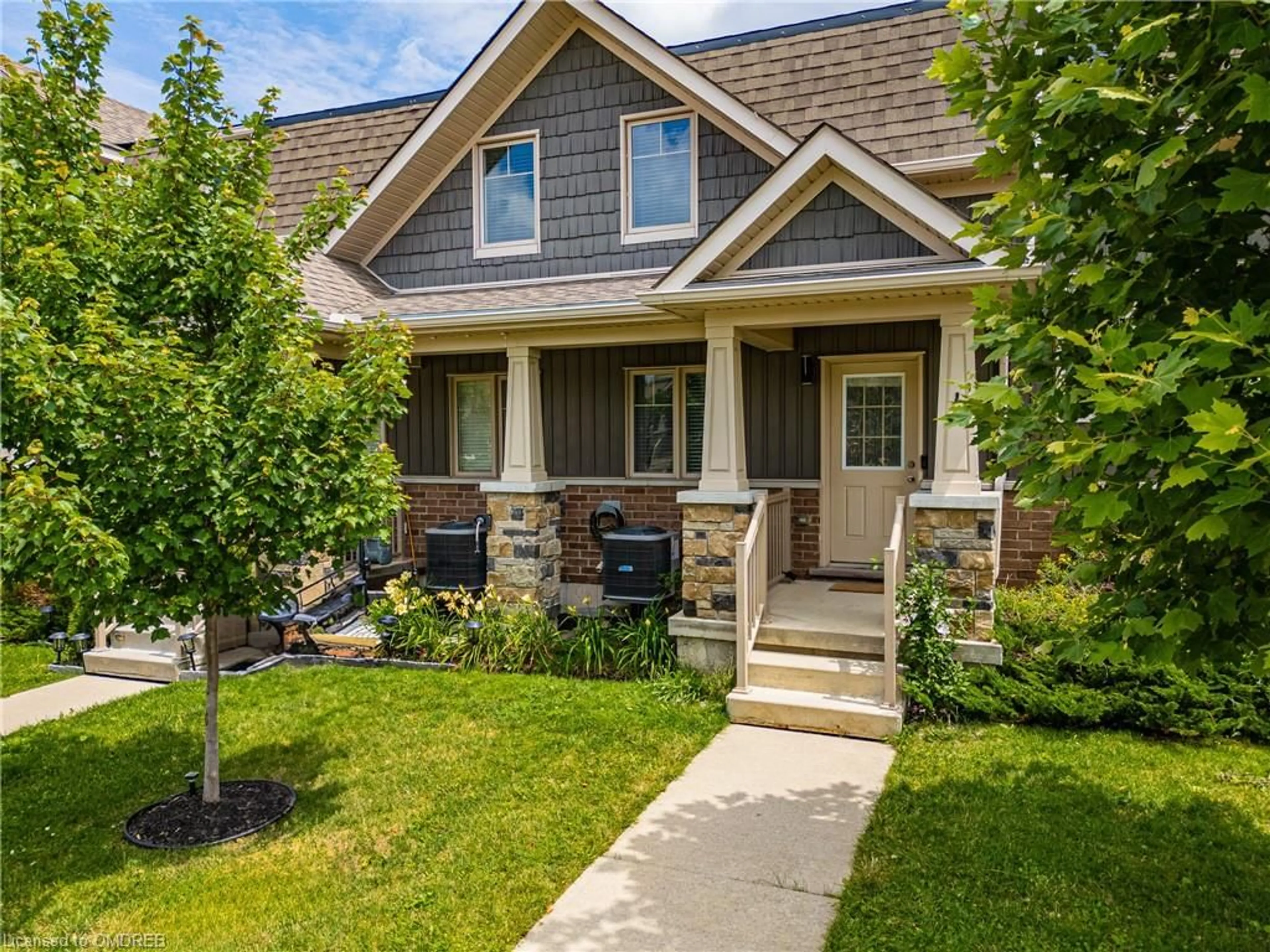 Frontside or backside of a home for 4 Nyles Dr, Kitchener Ontario N2E 0G2