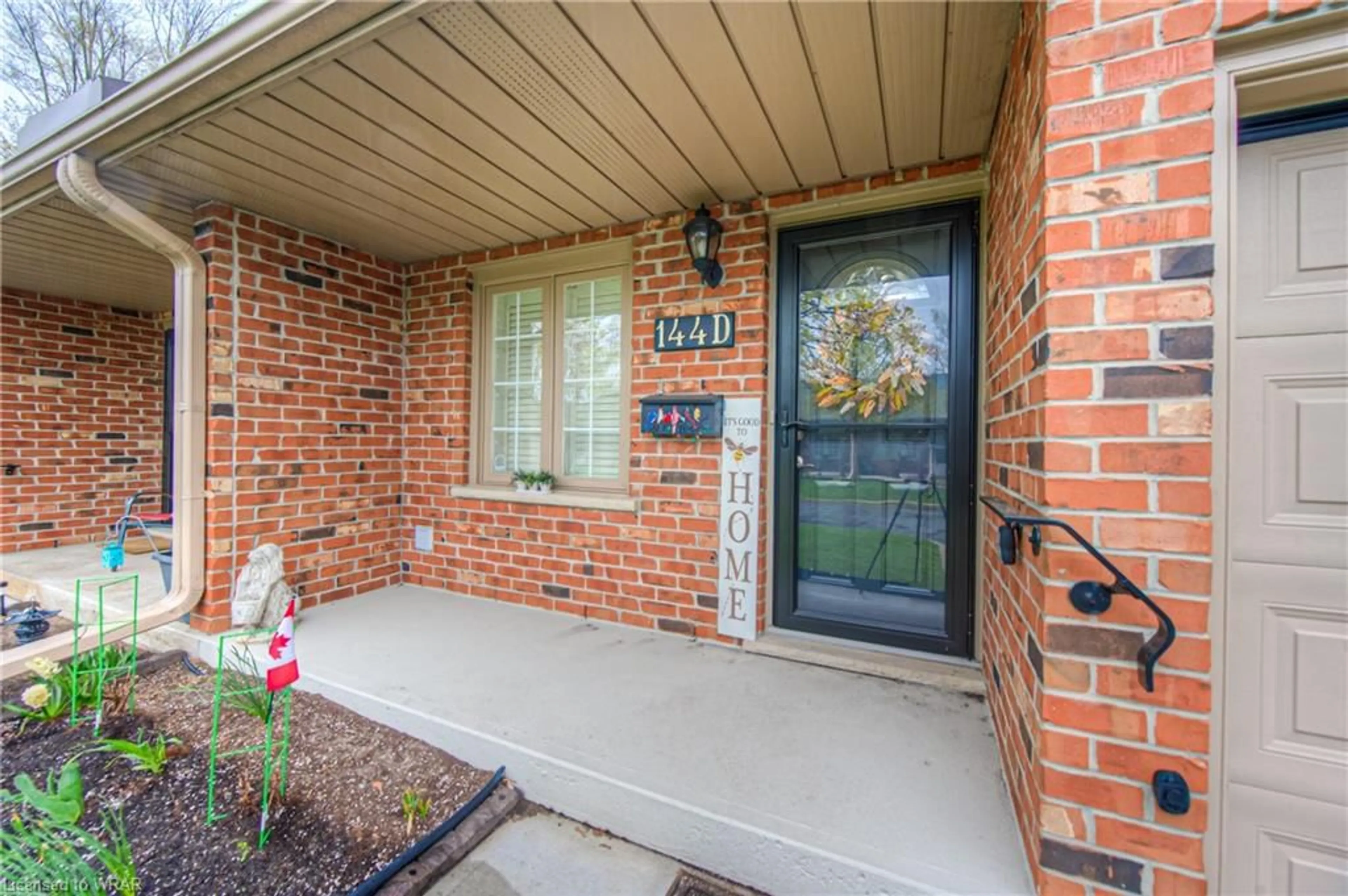 Indoor entryway, wood floors for 144 Wood St #D, Brantford Ontario N3R 2L5