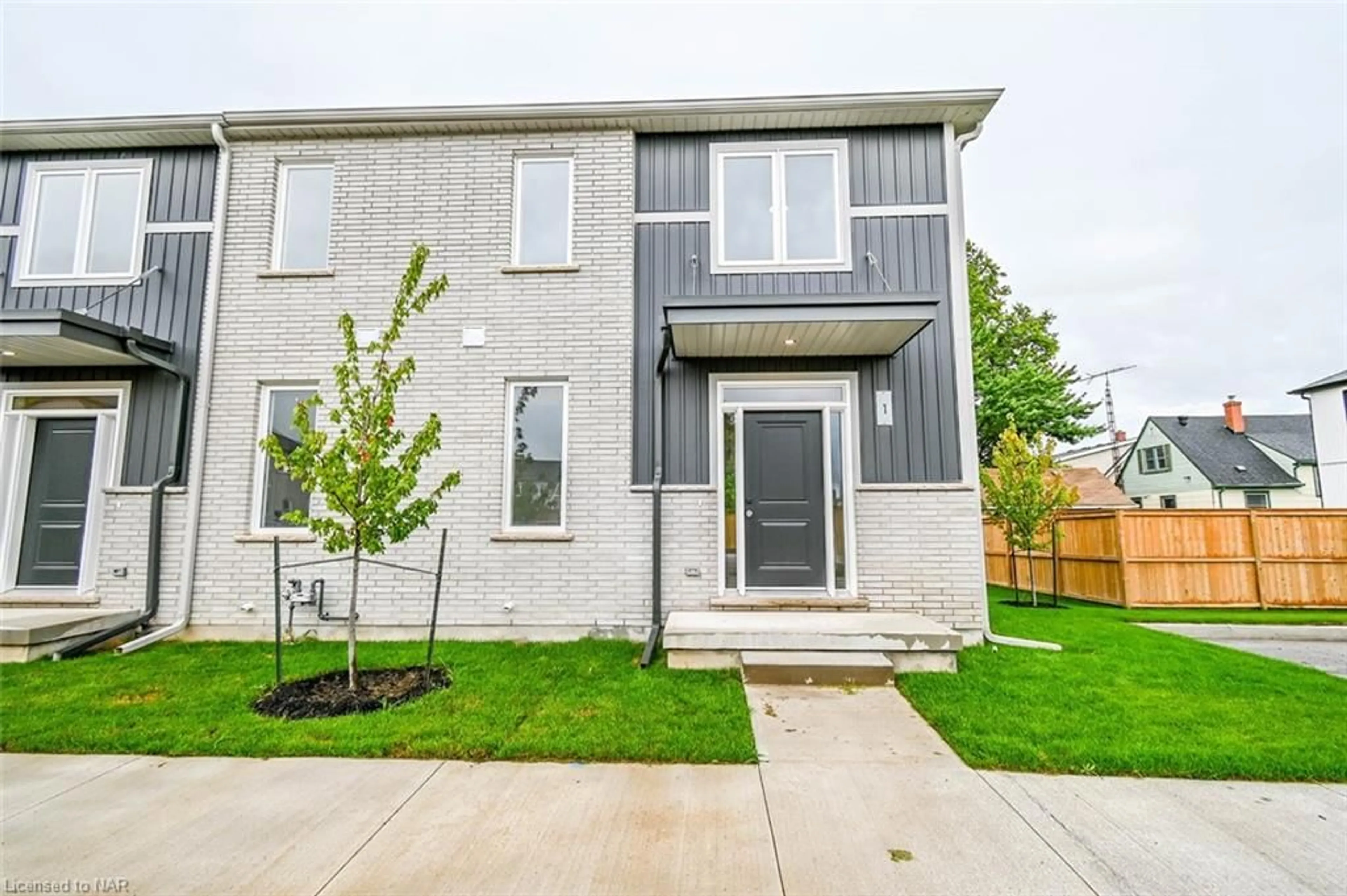 A pic from exterior of the house or condo for 121A Moffatt St #1, St. Catharines Ontario L2P 0E8