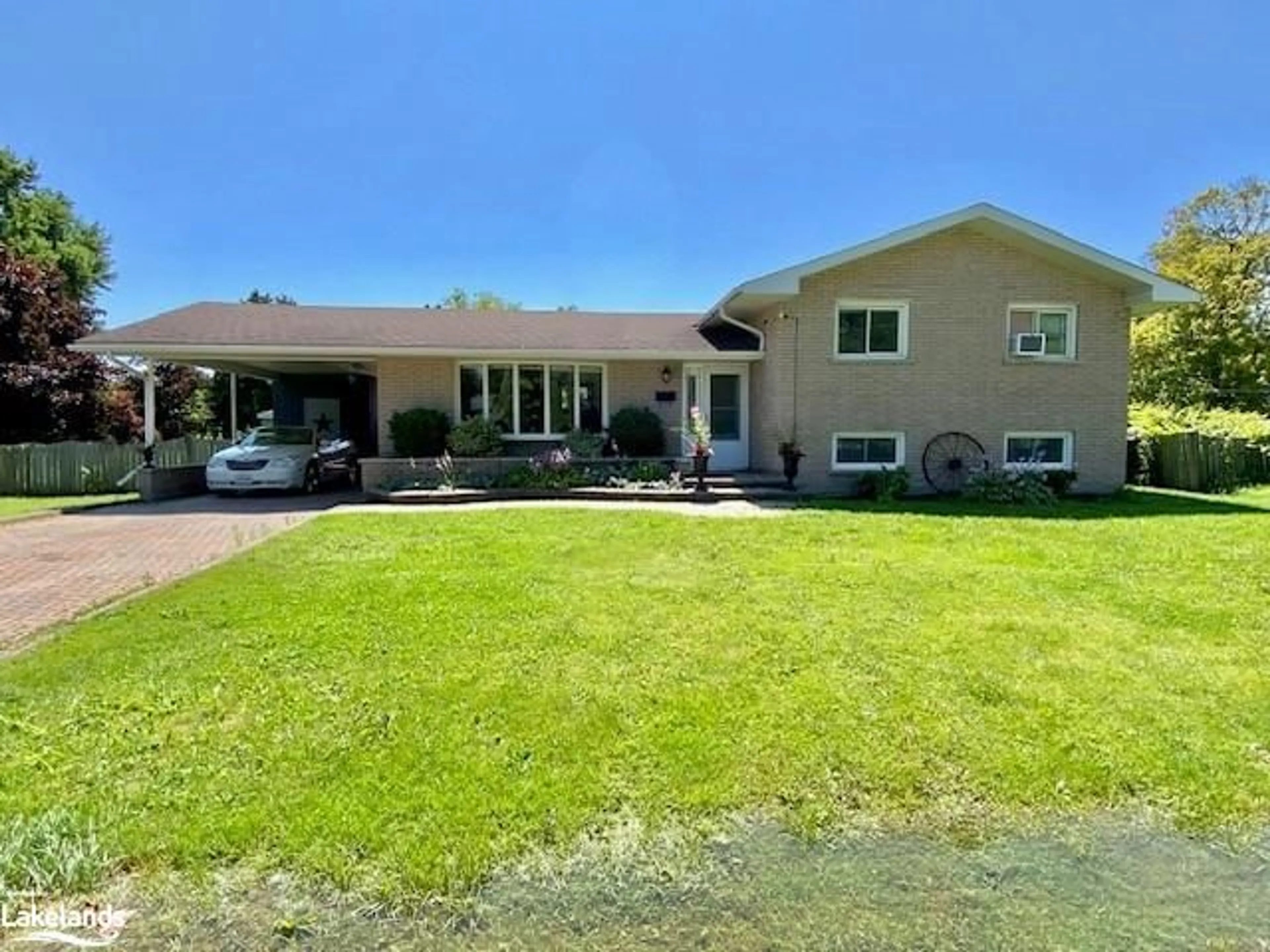 Frontside or backside of a home, the front or back of building for 201 Point St, Stayner Ontario L0M 1S0