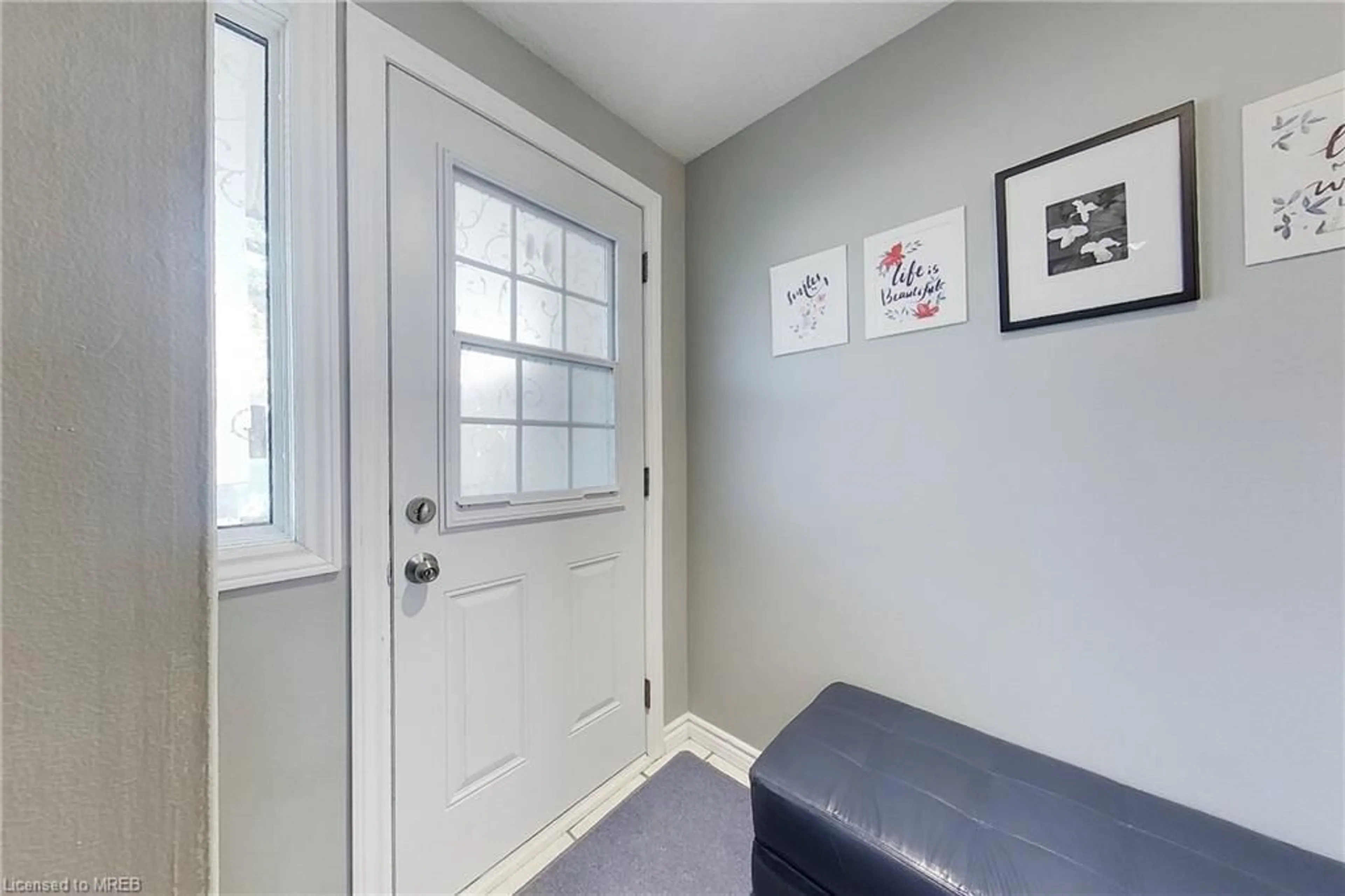 Indoor entryway, unknown floor for 35 Breckenridge Dr #33, Kitchener Ontario N2B 3H5