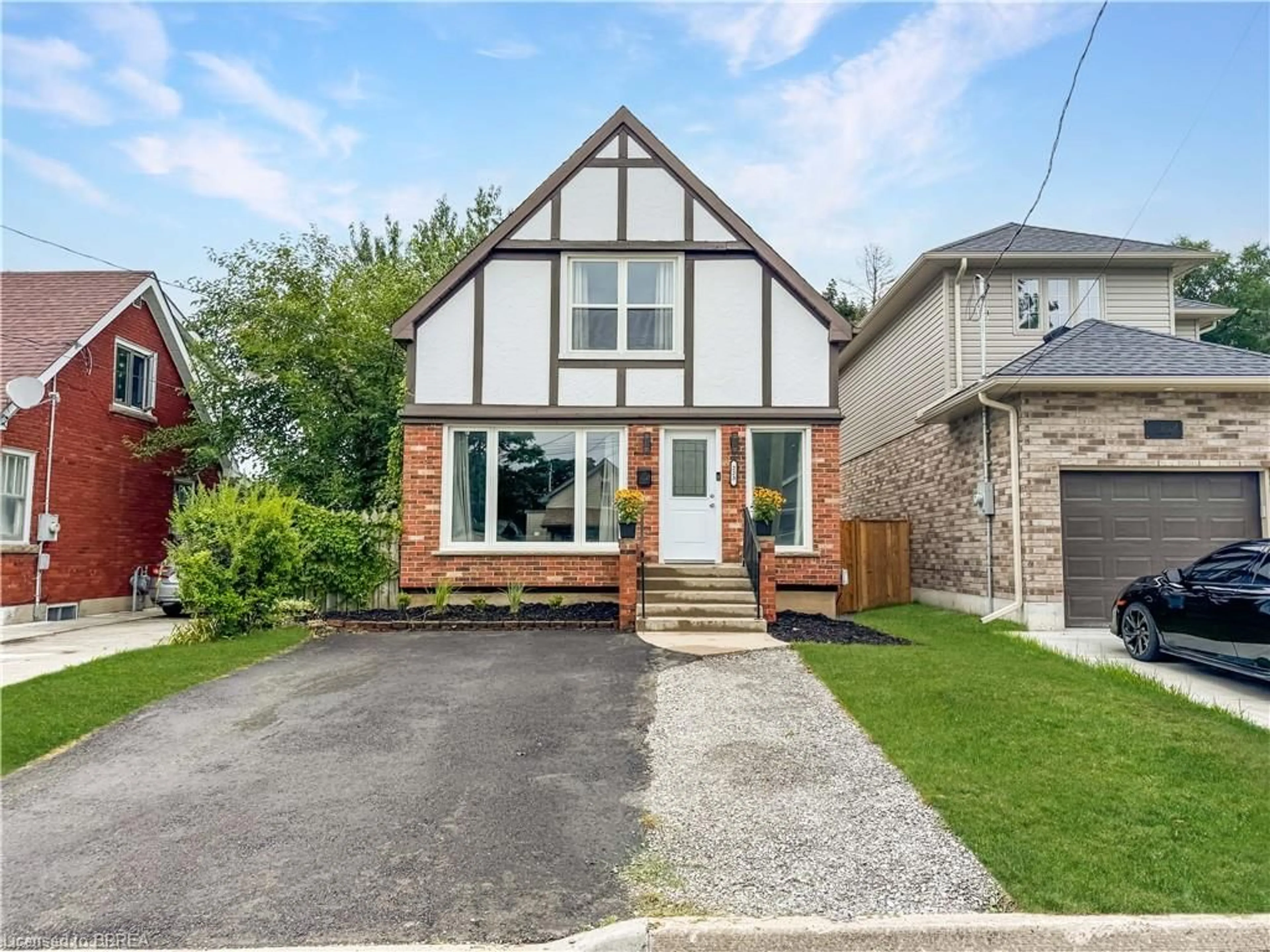 Frontside or backside of a home for 223 Sydenham St, Brantford Ontario N3R 3Z6