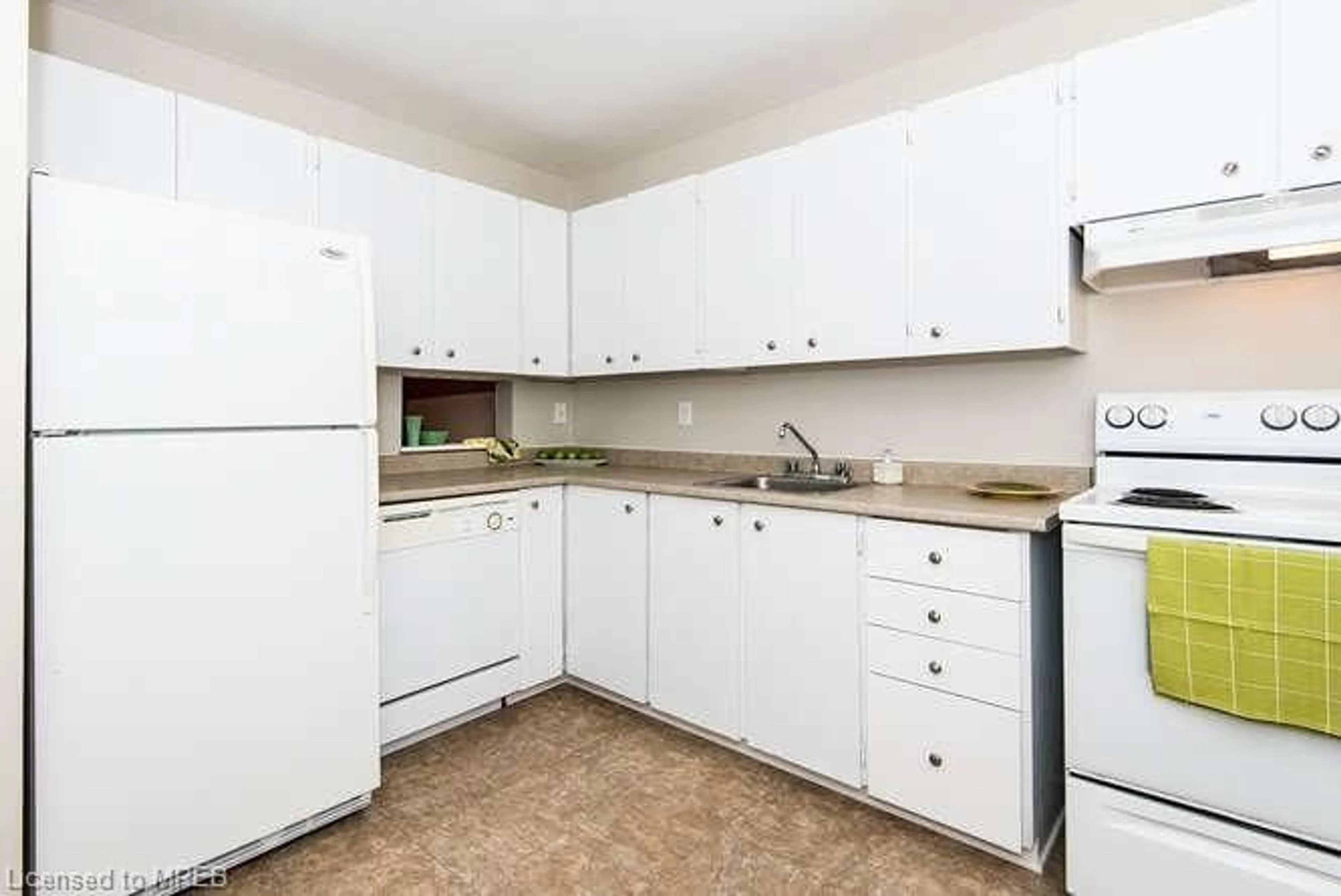 Standard kitchen for 167 Teal Cres #68, Orleans Ontario K1E 2C1