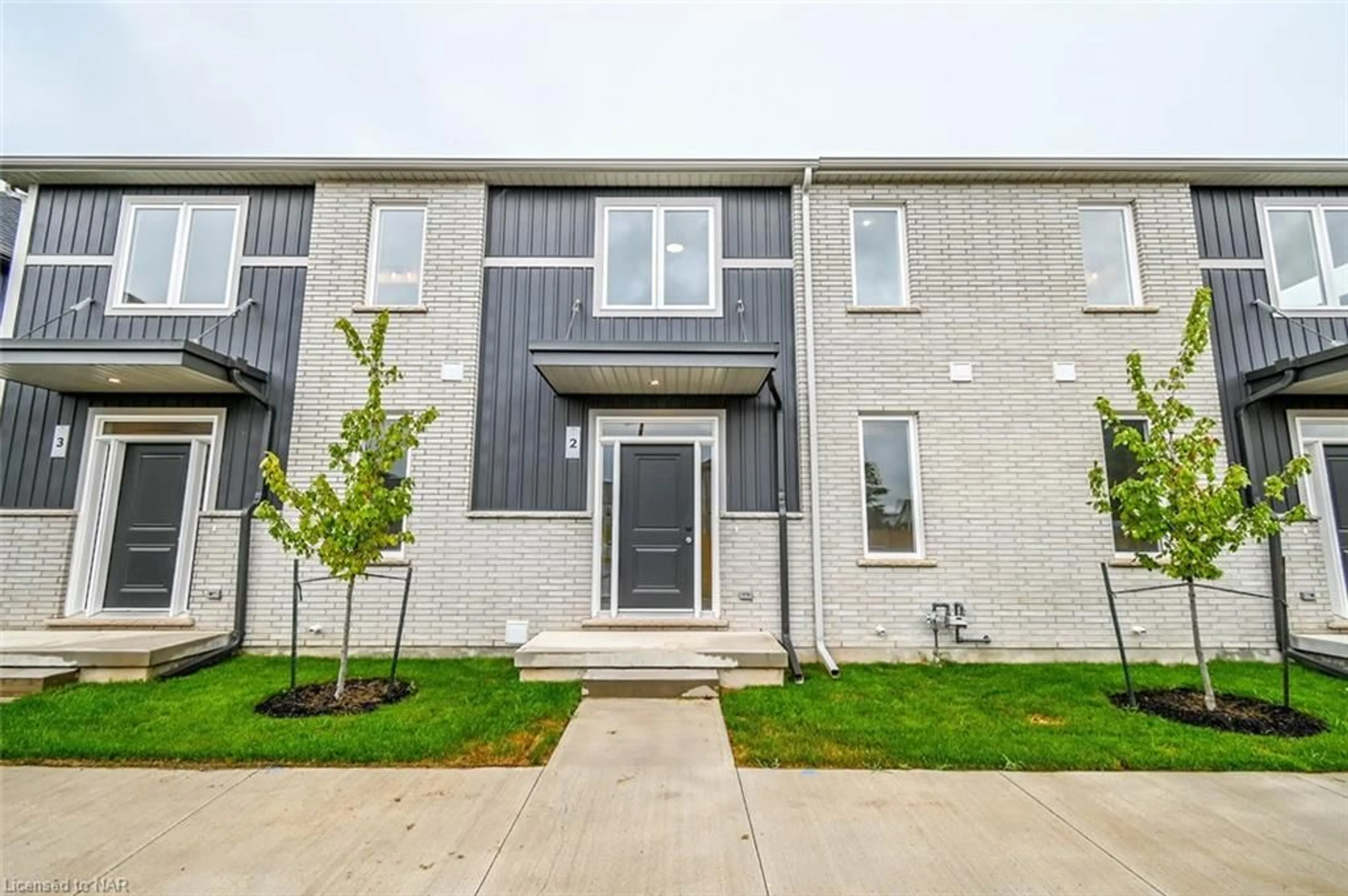 A pic from exterior of the house or condo for 121A Moffatt St #2, St. Catharines Ontario L2P 0E8