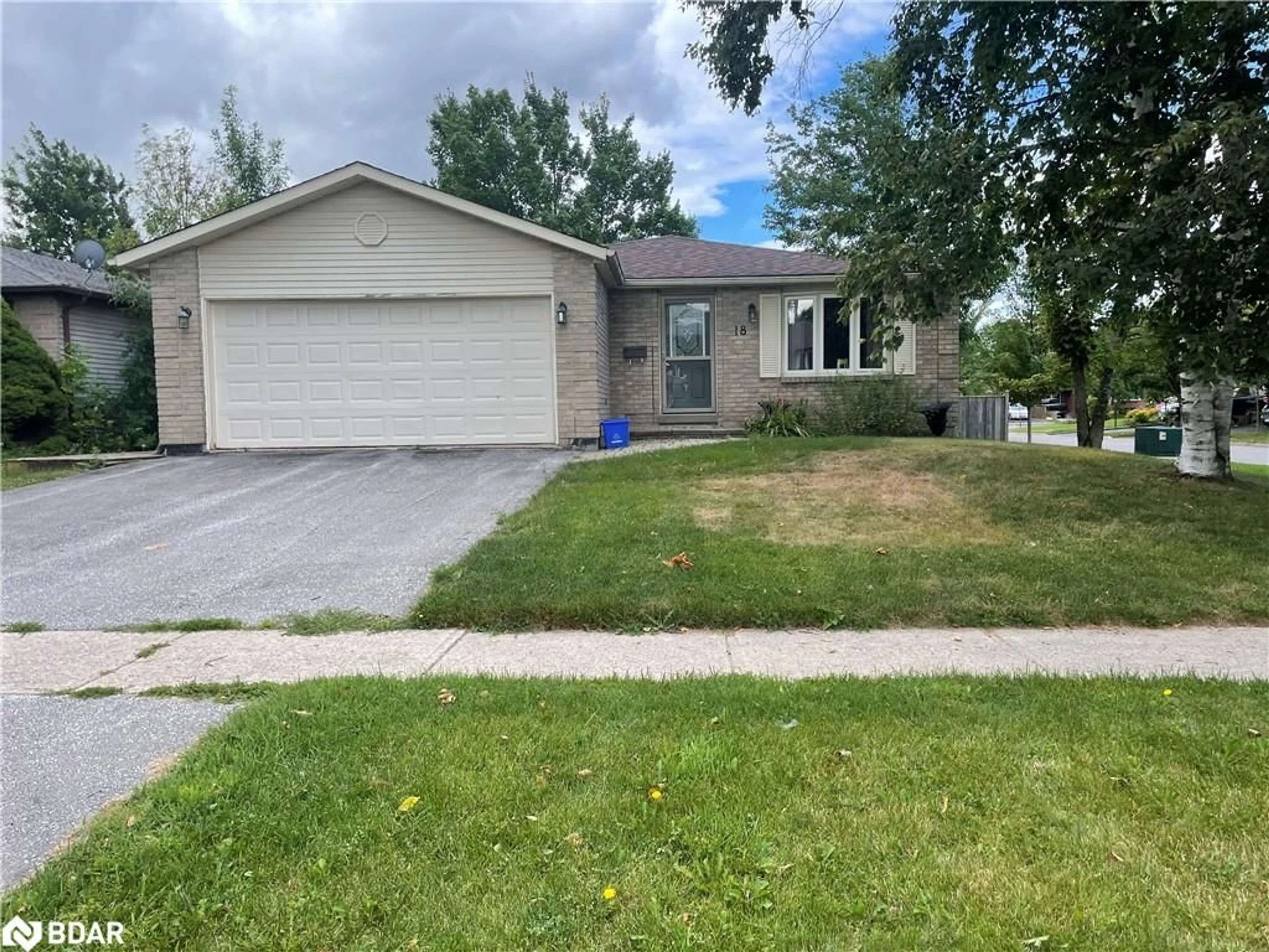 Frontside or backside of a home, the street view for 18 Craig Cres, Barrie Ontario L4N 5X2