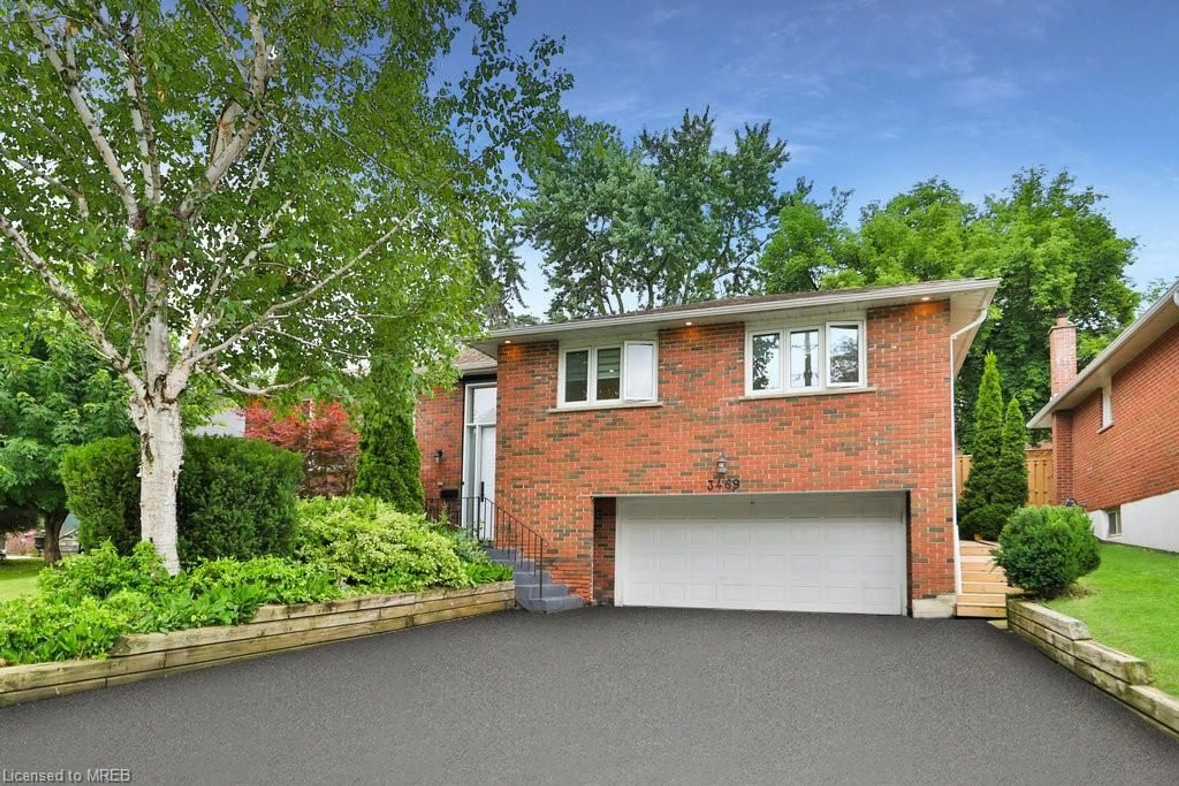 Home with brick exterior material for 3469 Credit Heights Dr, Mississauga Ontario L5C 2M2