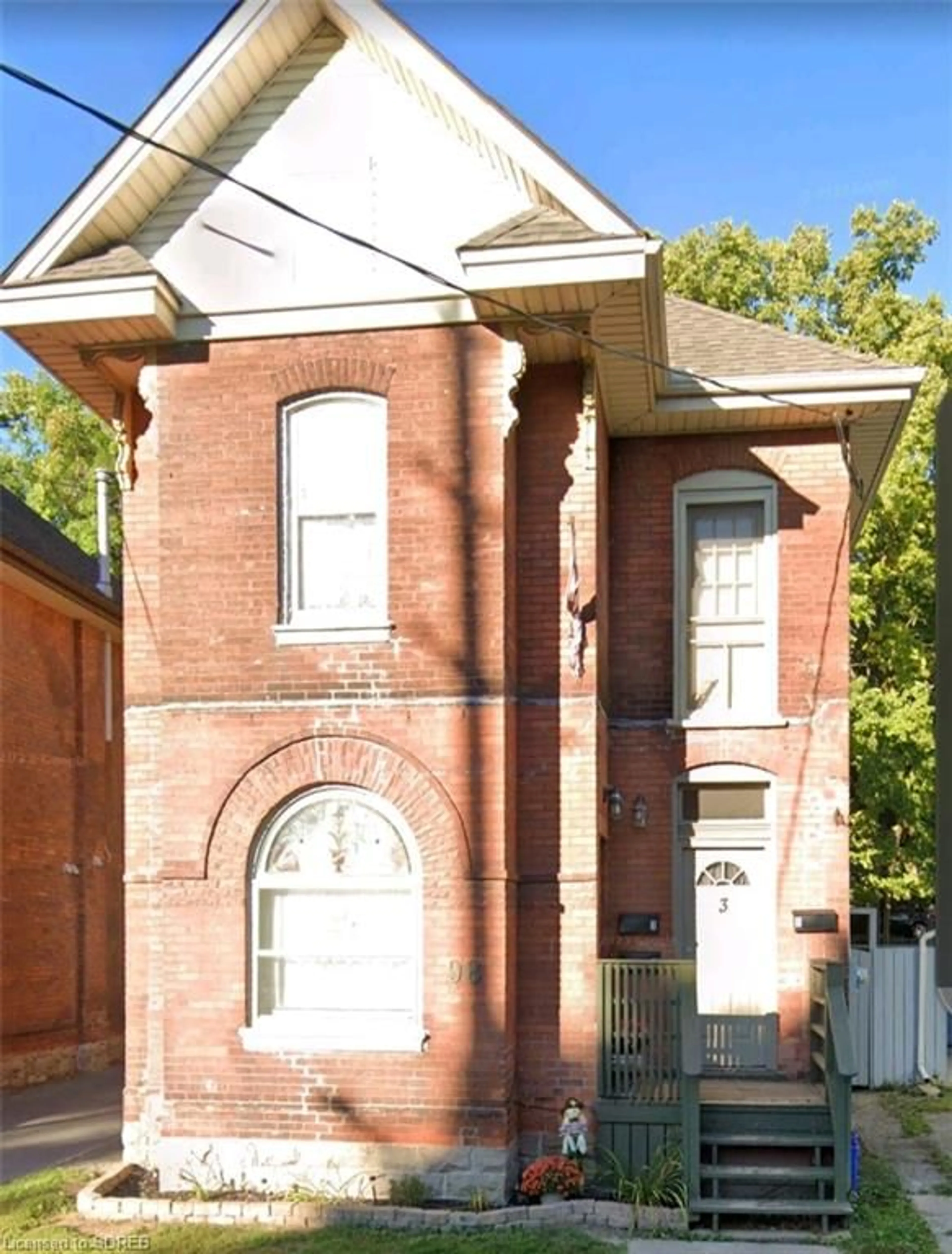 Home with brick exterior material for 98 Clarence St, Brantford Ontario N3T 2V1