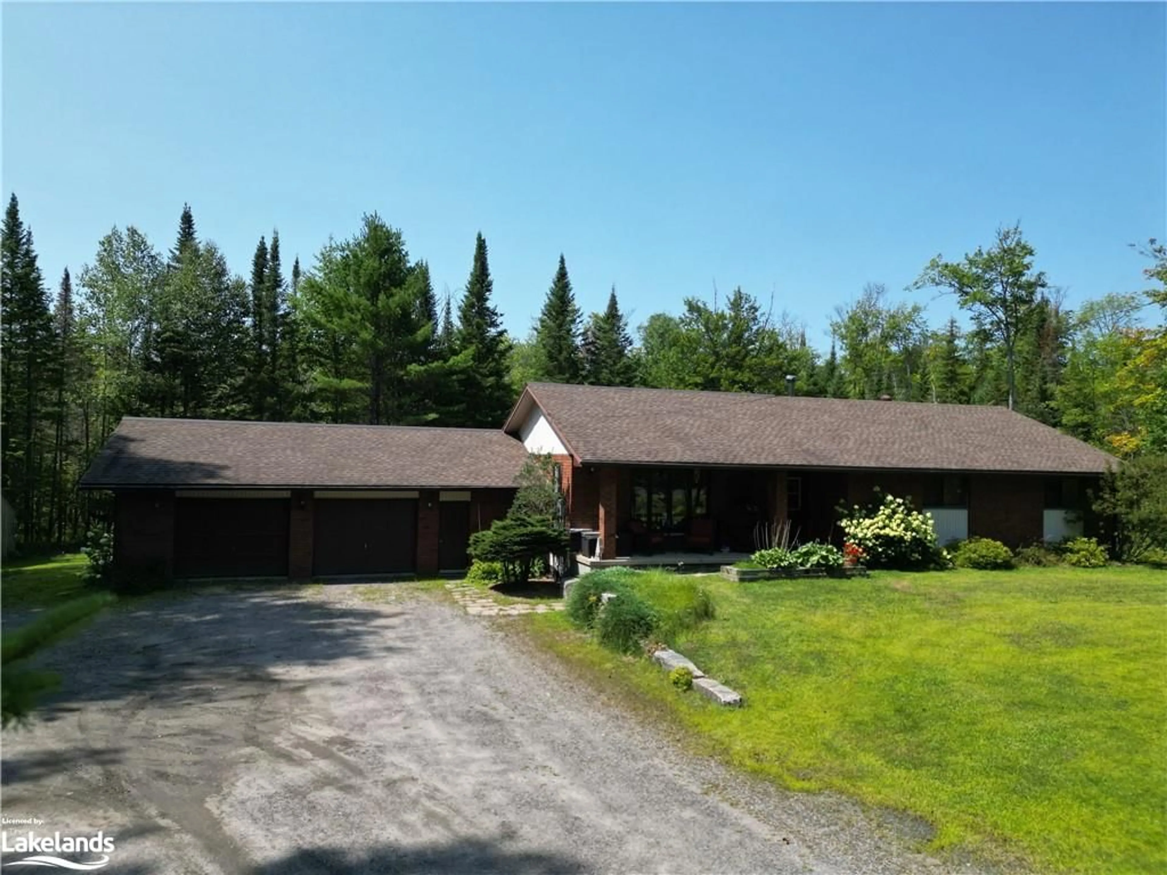 Outside view for 2551 Brunel Rd, Huntsville Ontario P1H 2J3