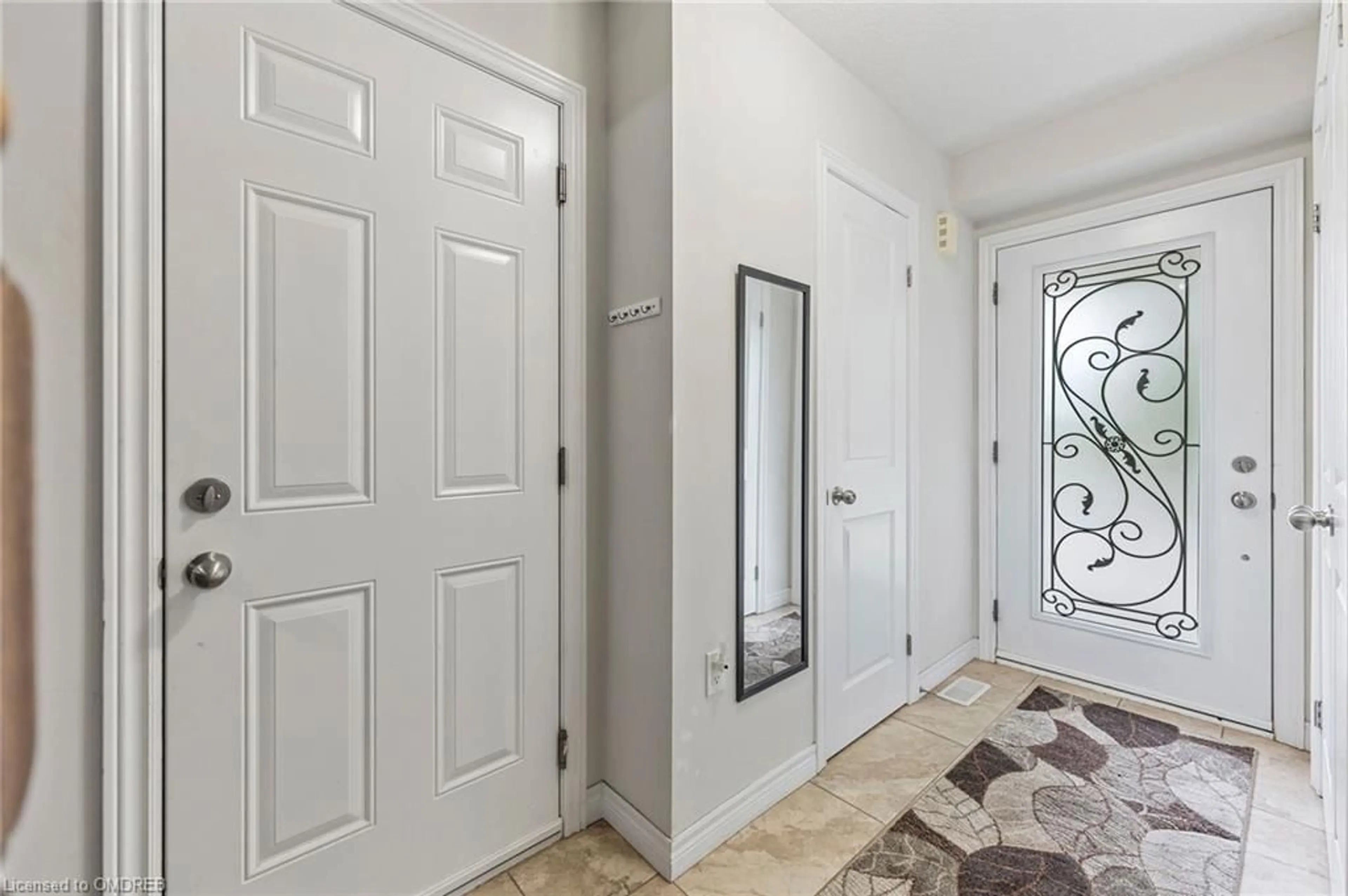 Indoor entryway, wood floors for 1354 Upper Sherman Avenue Ave #10, Hamilton Ontario L8W 1C2