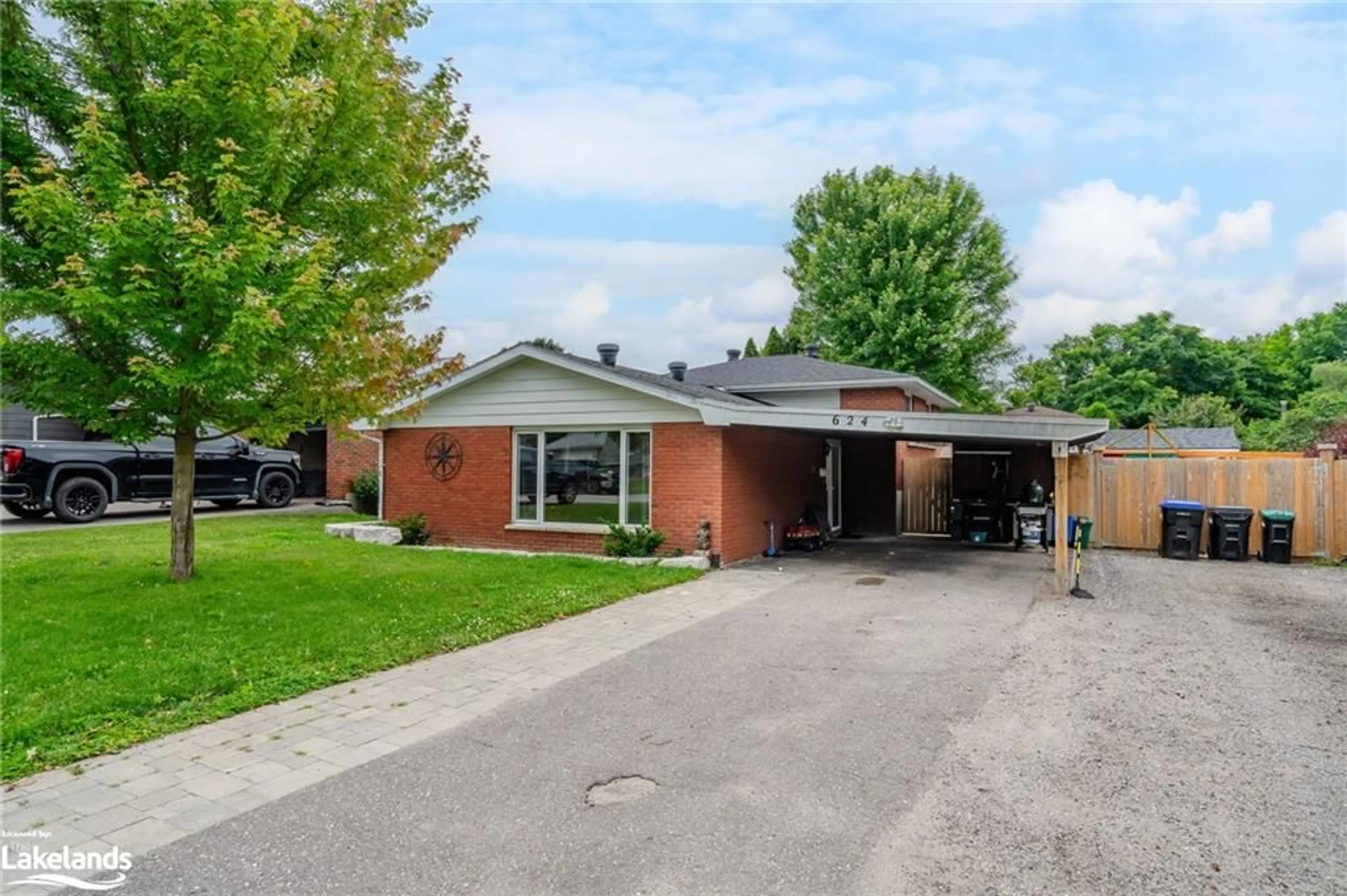 Home with brick exterior material for 624 Manly St, Midland Ontario L4R 3G5