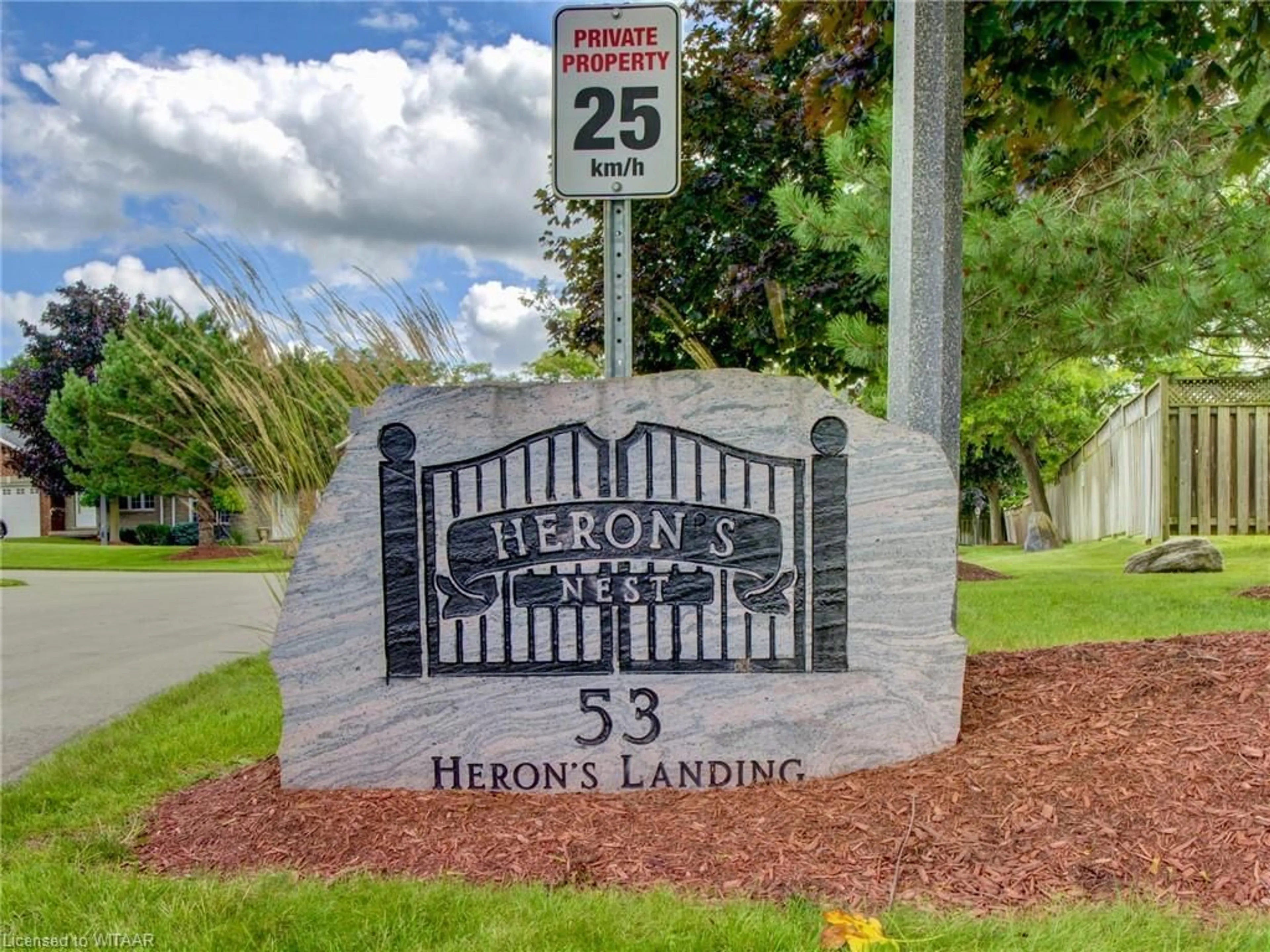 Indoor foyer for 53 Herons Landing Cres #18, Woodstock Ontario N4S 1V2