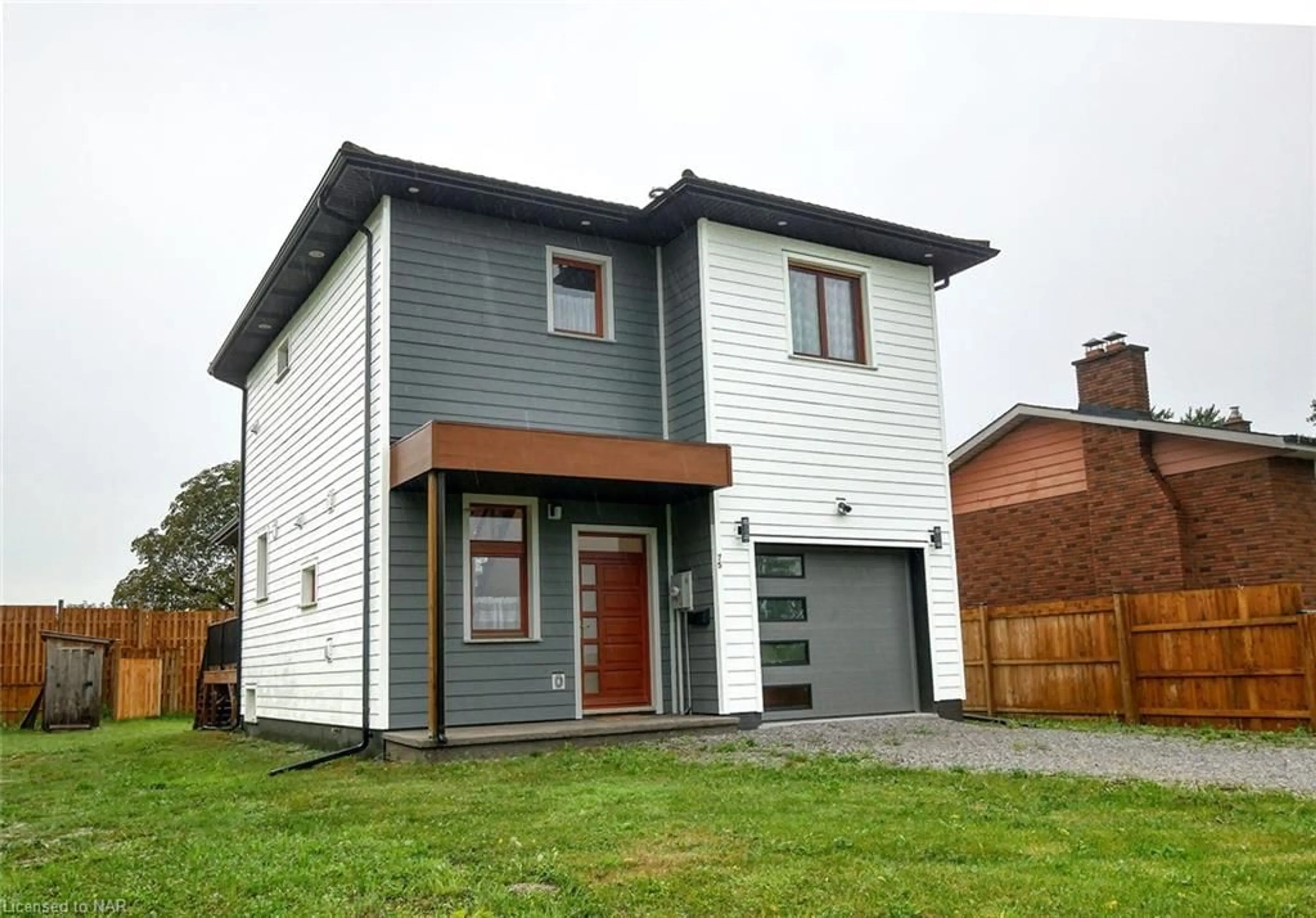 Frontside or backside of a home for 77 Welland St, Thorold Ontario L2V 2B7