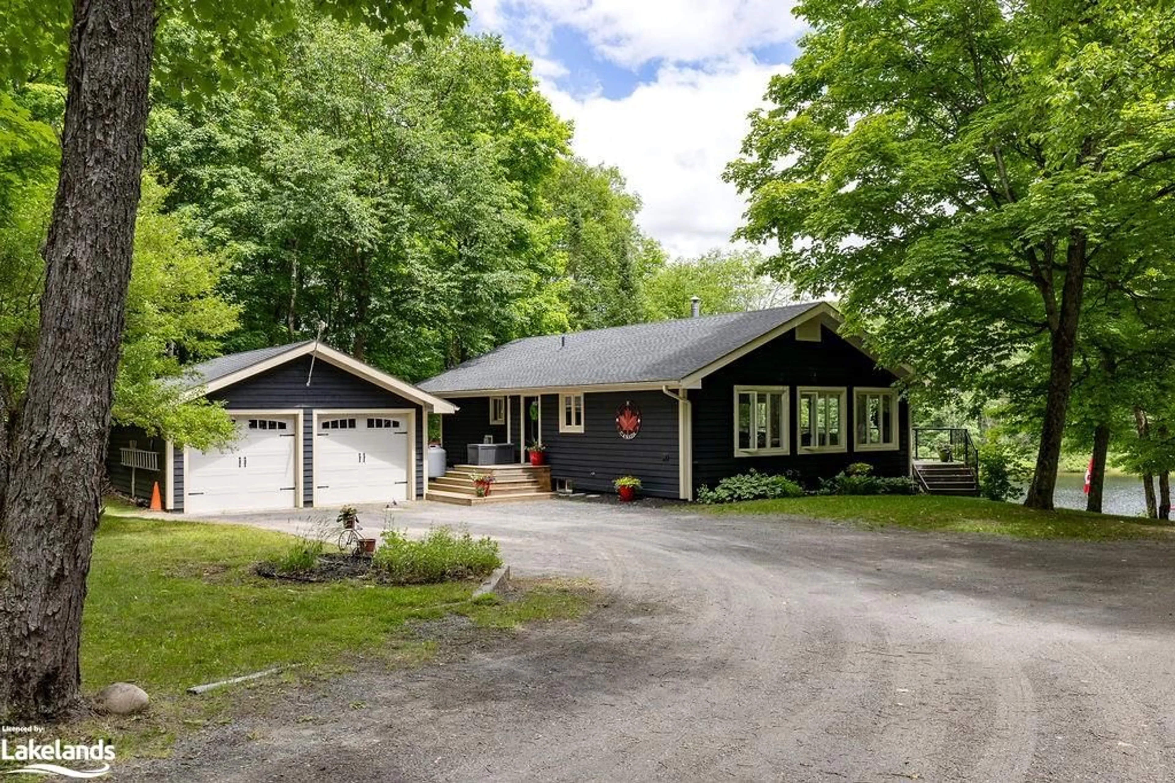 Frontside or backside of a home for 207 Fox Lake Rd, Huntsville Ontario P1H 2J2