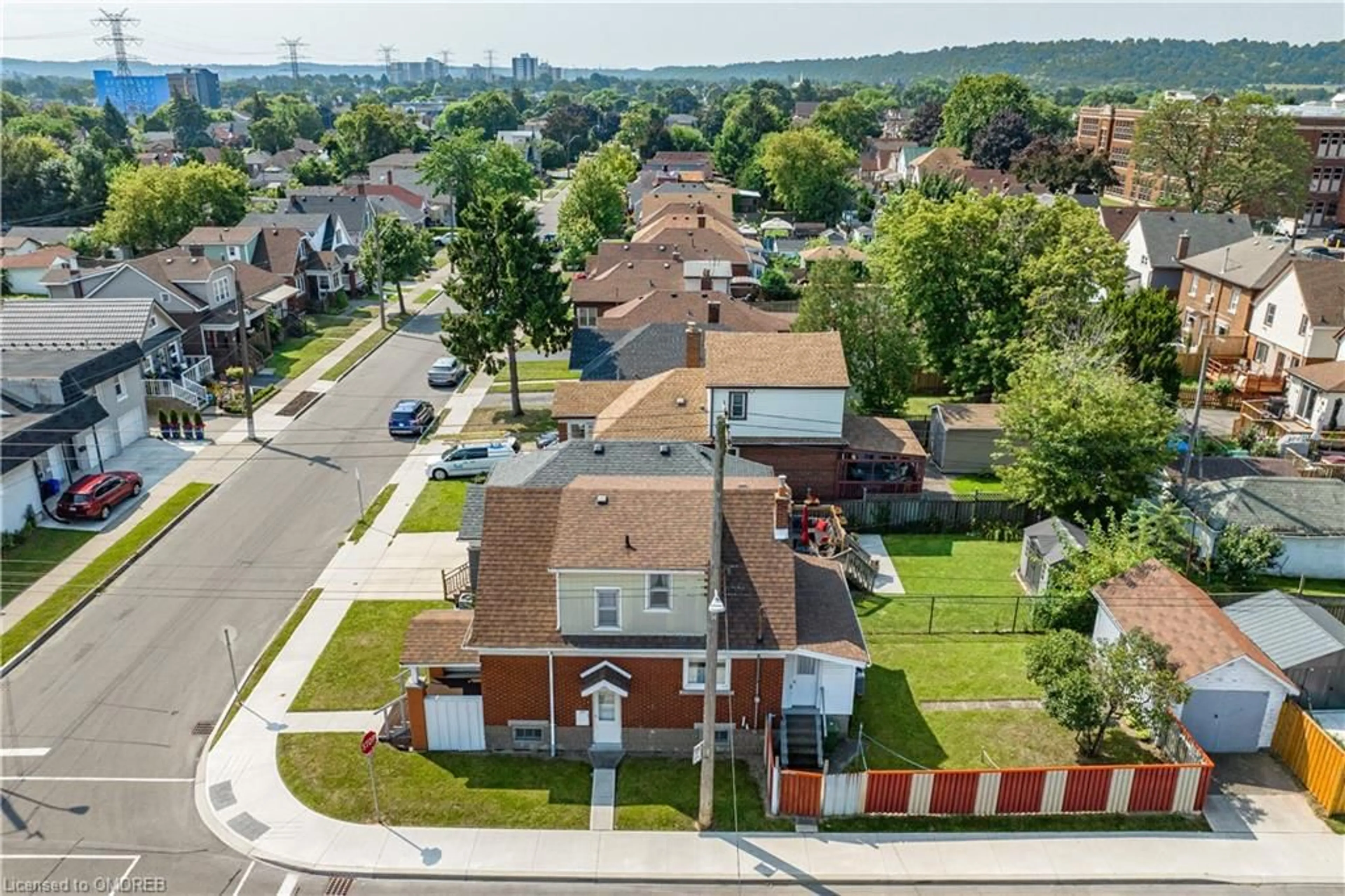 Frontside or backside of a home for 125 Fairfield Ave, Hamilton Ontario L8H 5H1