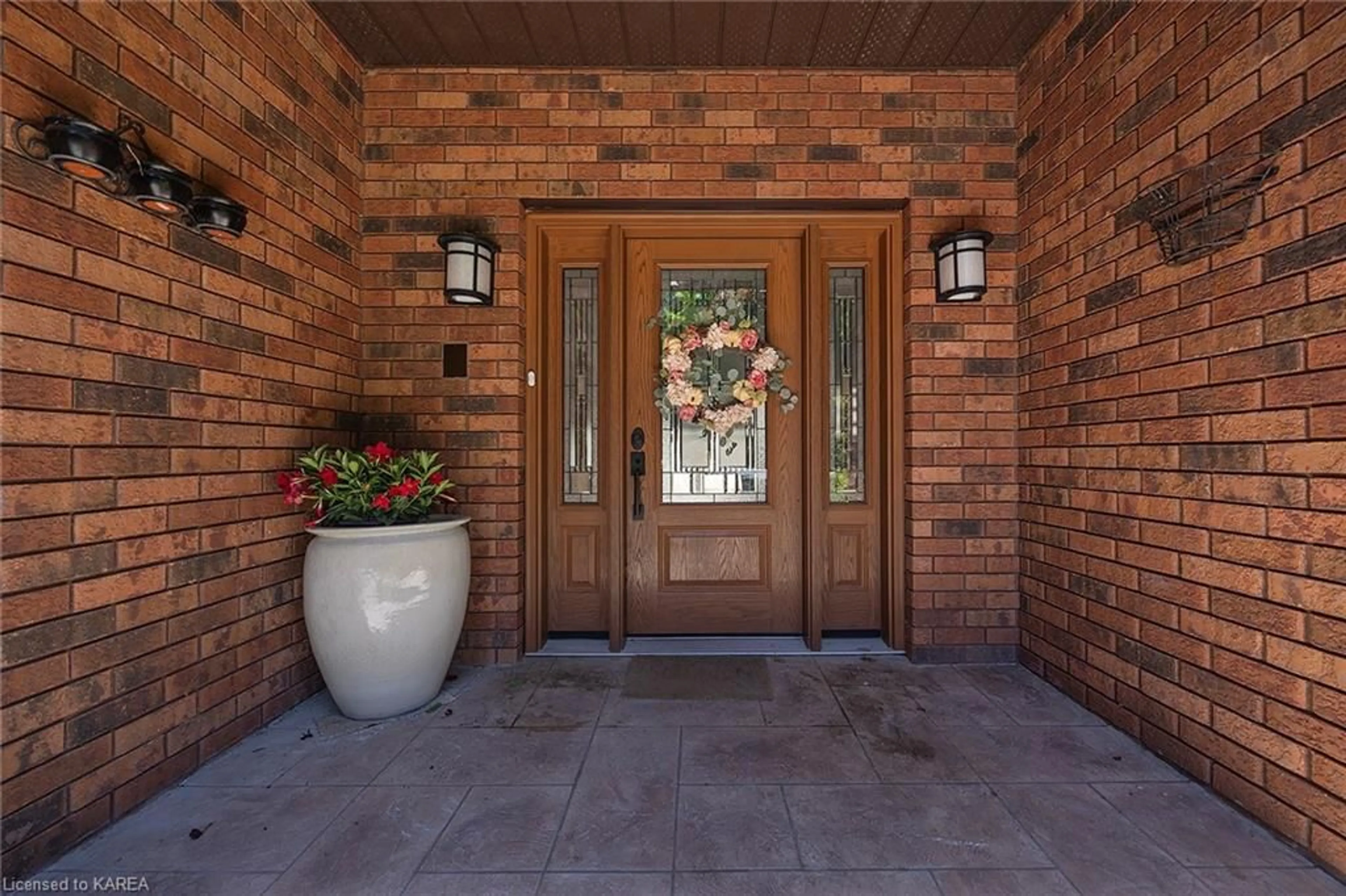 Indoor entryway, wood floors for 1059 Cedarwoods Dr, Verona Ontario K0H 2W0