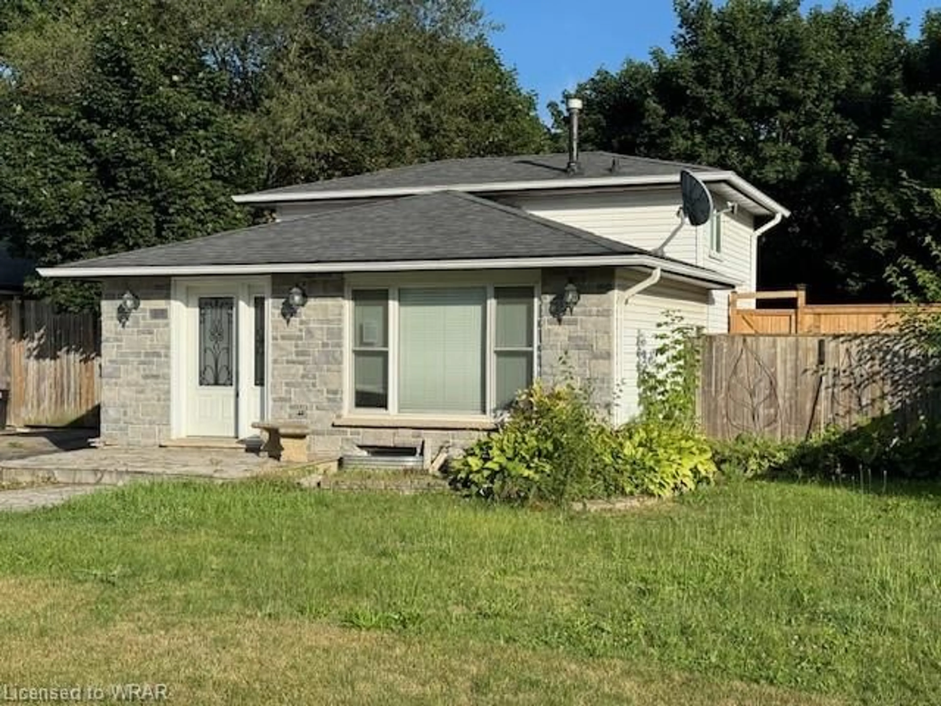 Frontside or backside of a home for 101 Rossford Cres, Kitchener Ontario N2M 2H8