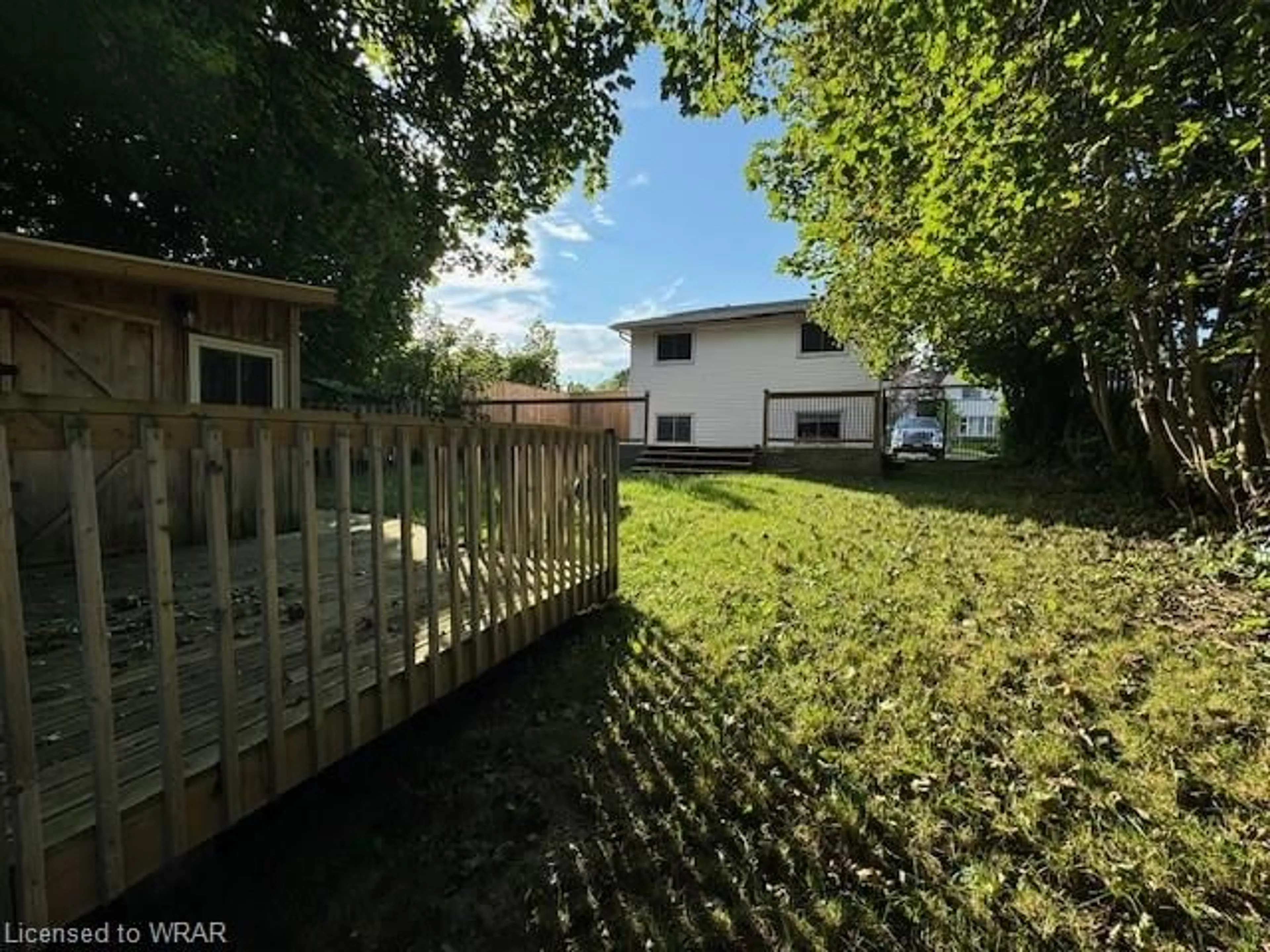 Fenced yard for 101 Rossford Cres, Kitchener Ontario N2M 2H8