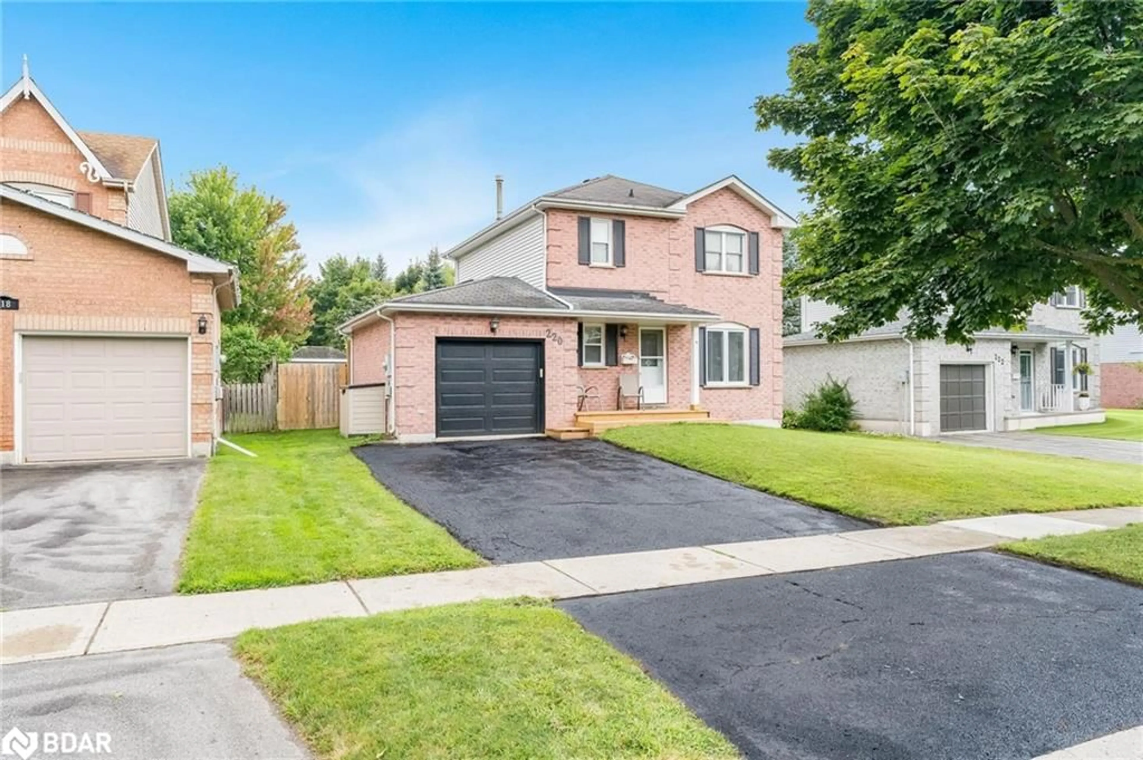 Frontside or backside of a home, the street view for 220 Mary Anne Dr, Barrie Ontario L4N 7R2