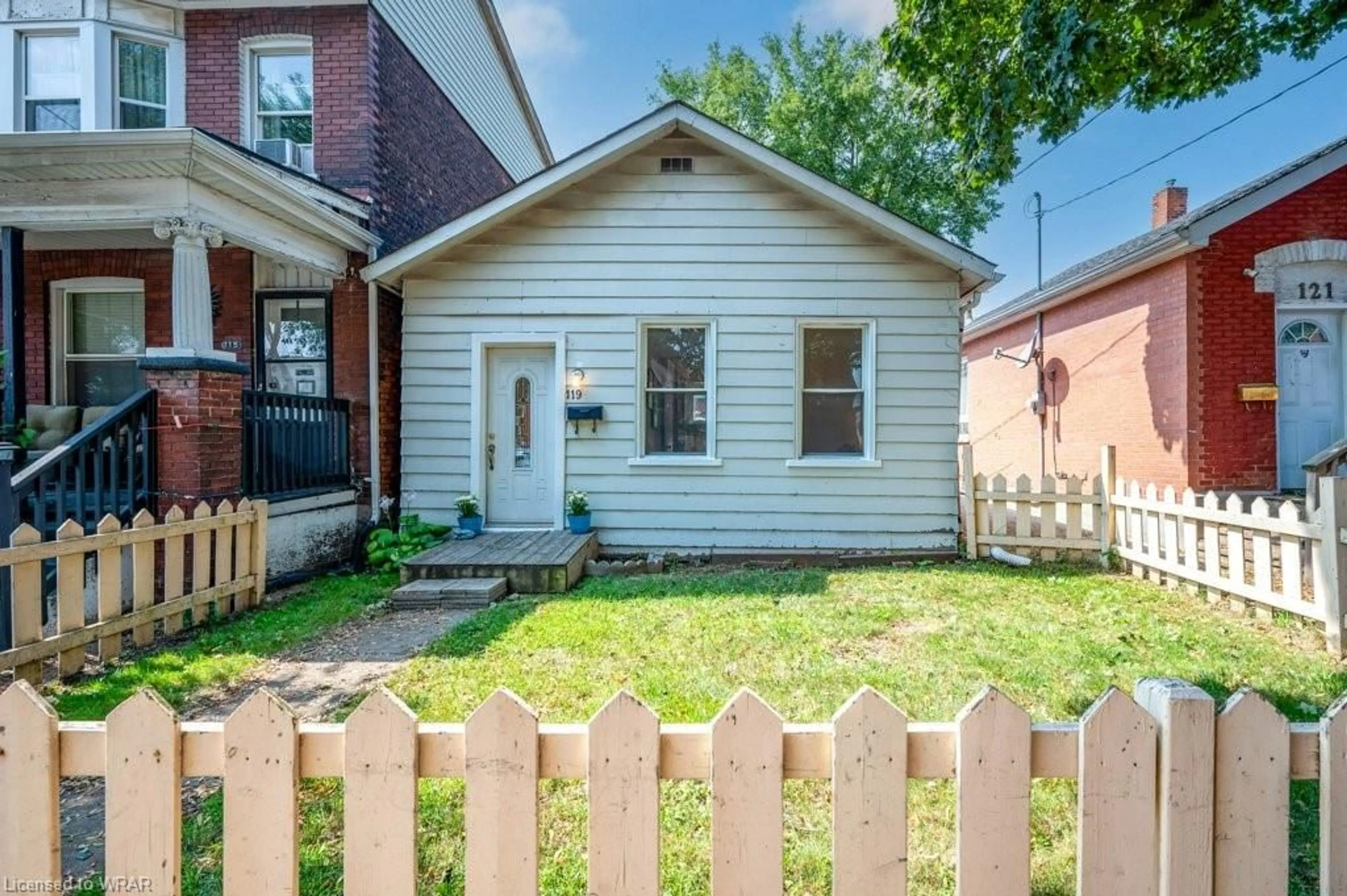 Frontside or backside of a home for 119 Emerald St, Hamilton Ontario L8L 5K5