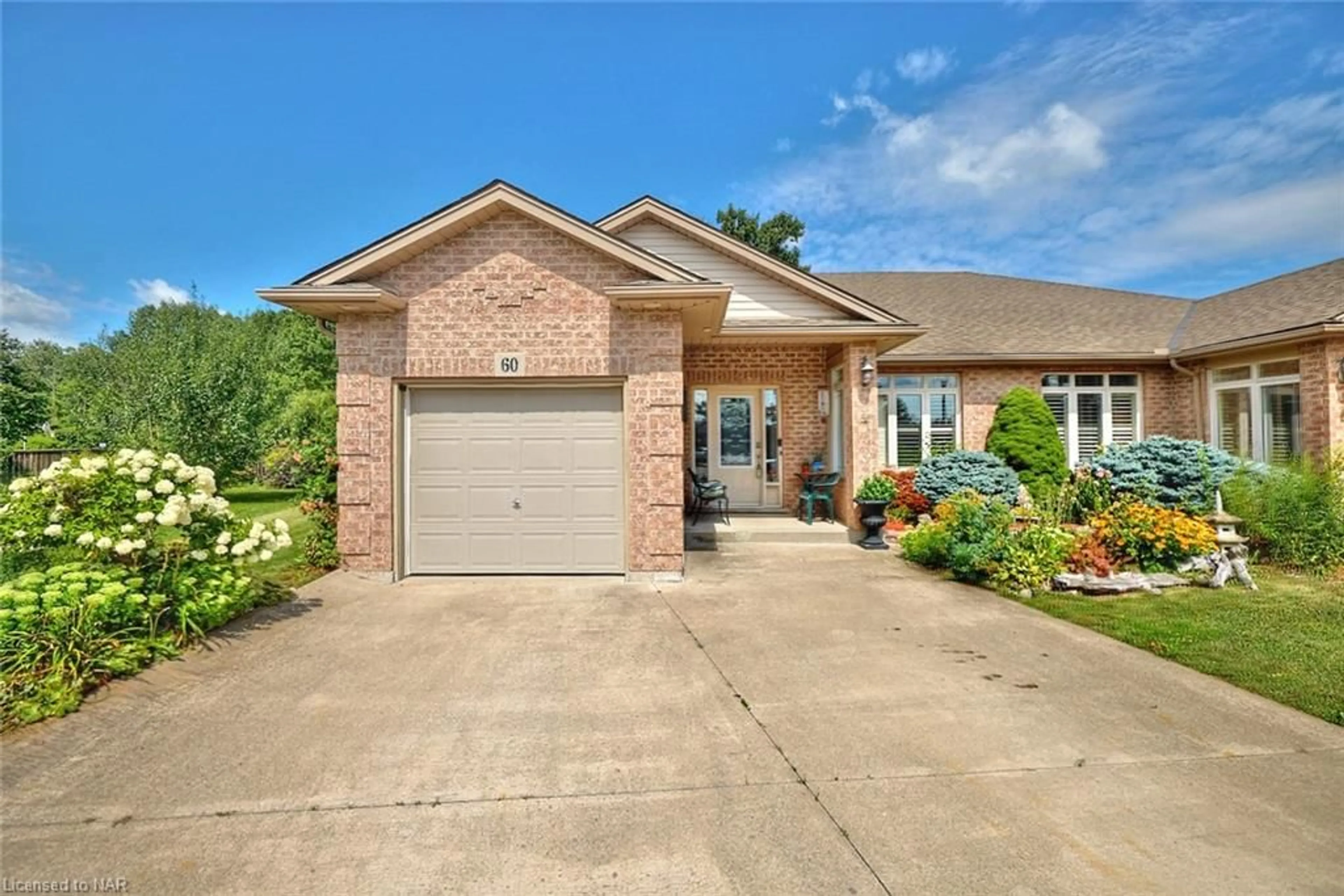 Home with brick exterior material for 60 Bridgewater Crt, Welland Ontario L3C 7M6