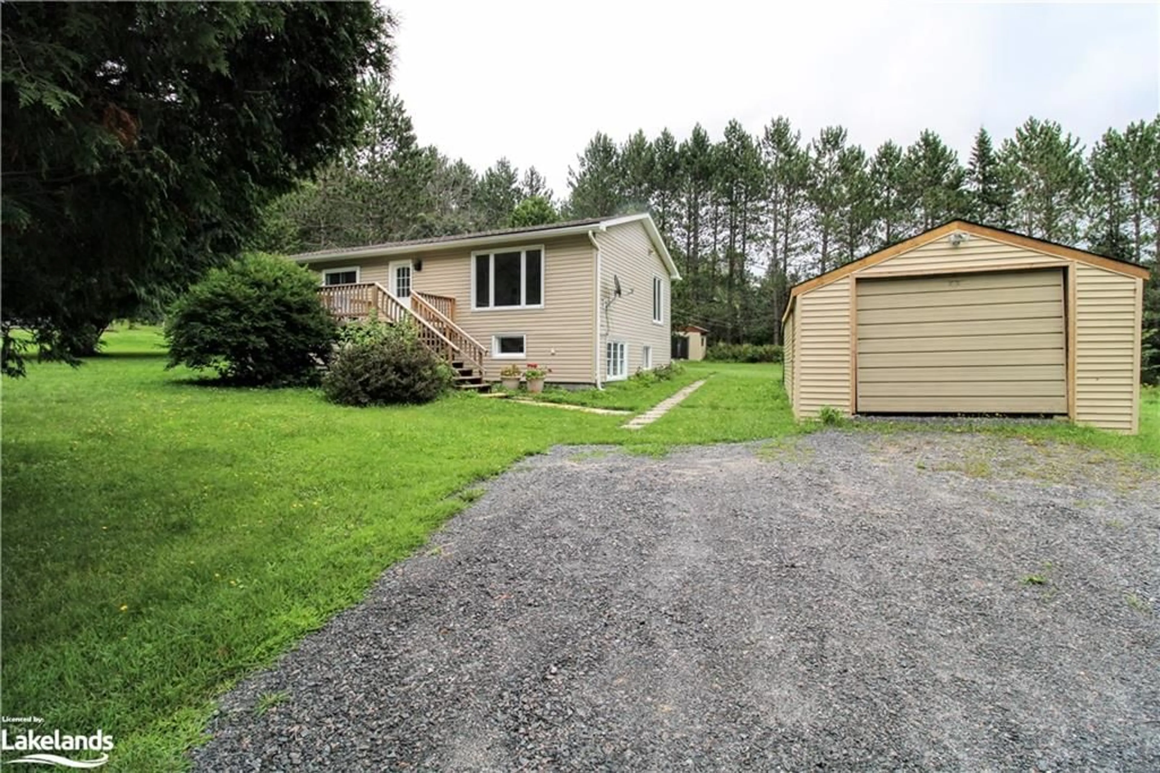 Cottage for 831 Old Muskoka Rd, Utterson Ontario P0B 1M0