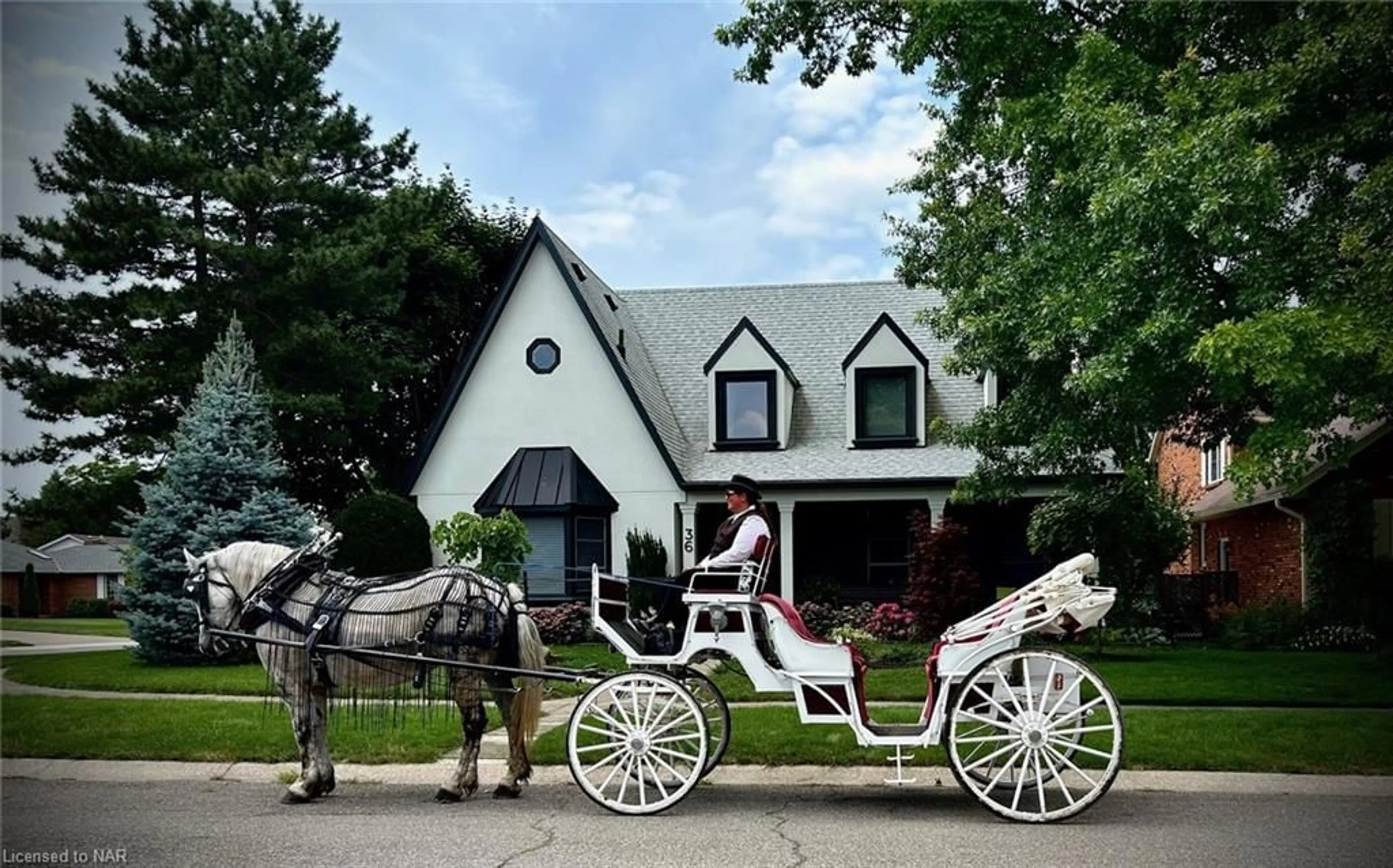 Home with vinyl exterior material for 36 The Promenade St, Niagara-on-the-Lake Ontario L0S 1J0