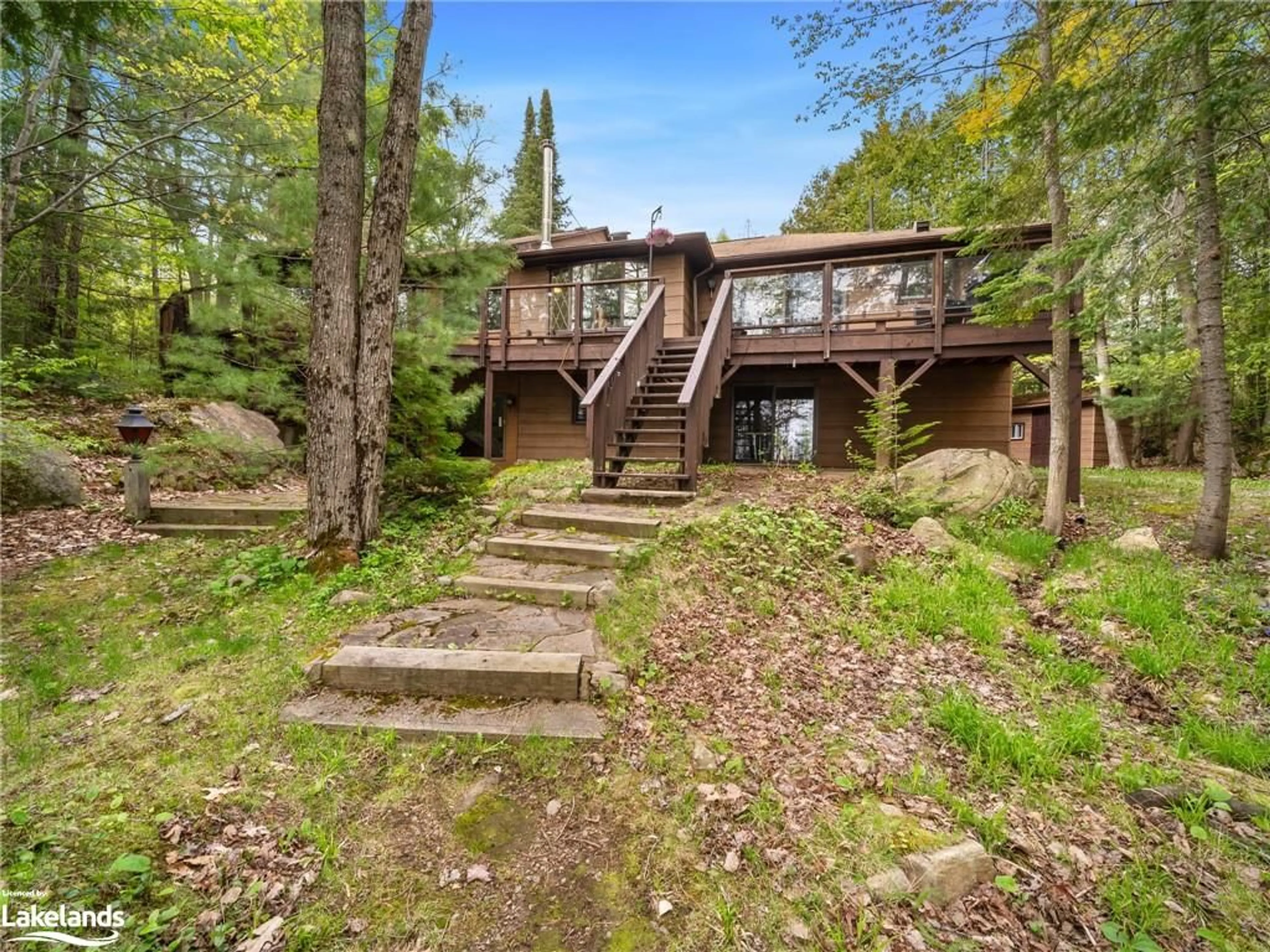 Cottage for 275 North Menominee Lake Rd, Huntsville Ontario P1J 2J3