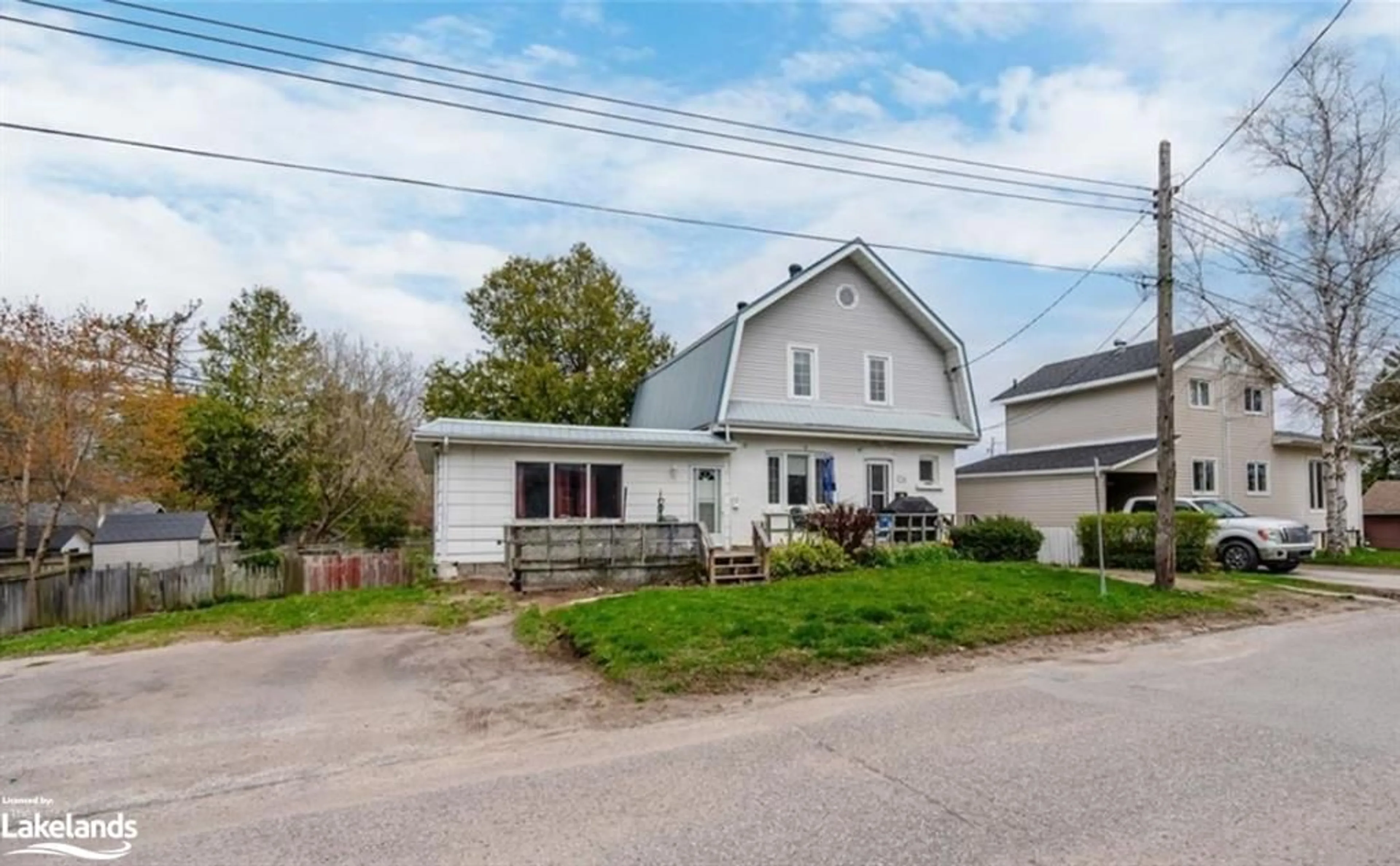 Frontside or backside of a home, cottage for 746 Bay St, Midland Ontario L4R 1M4