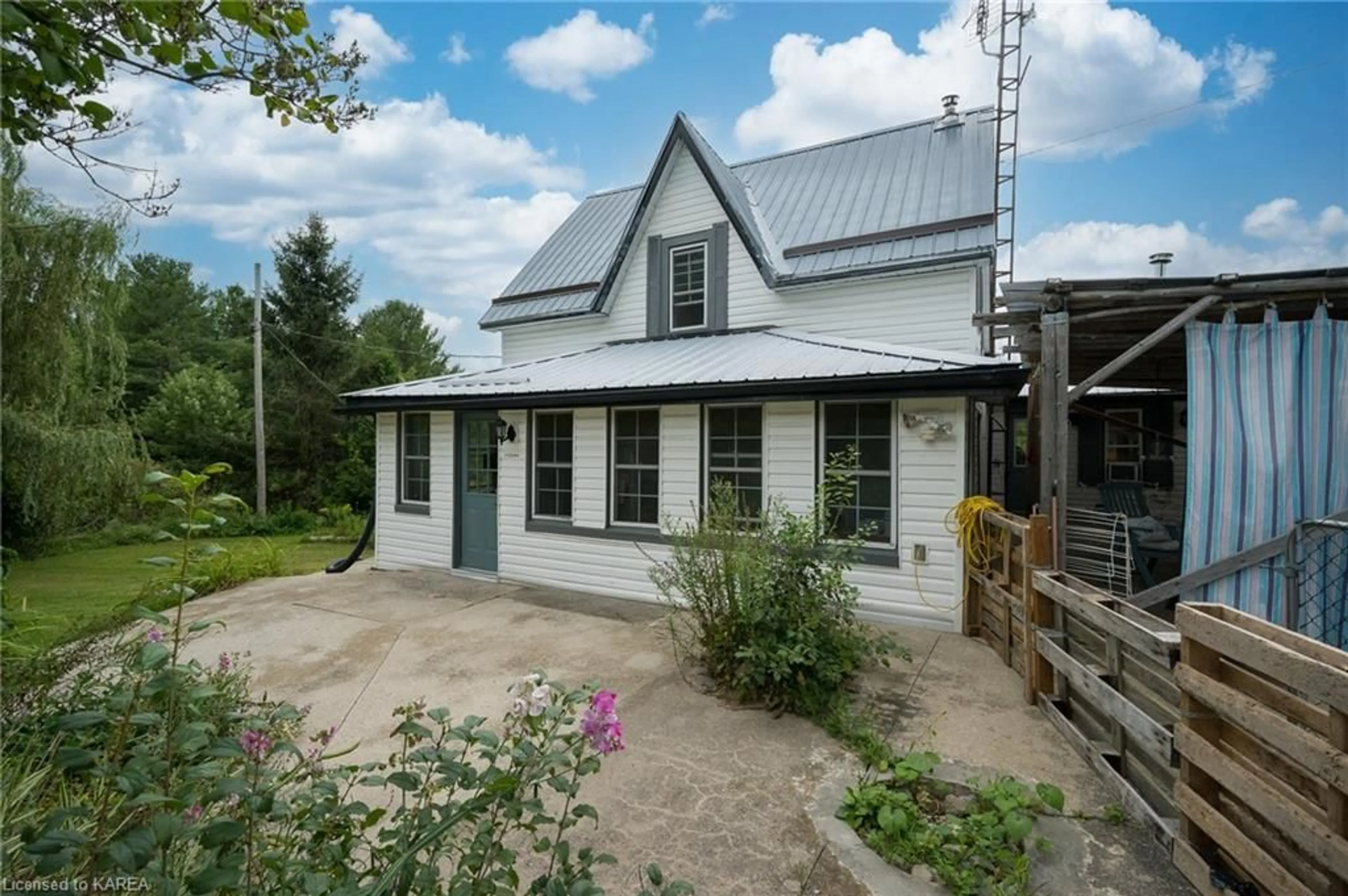 Cottage for 5419 Battersea Rd, Battersea Ontario K0H 1H0