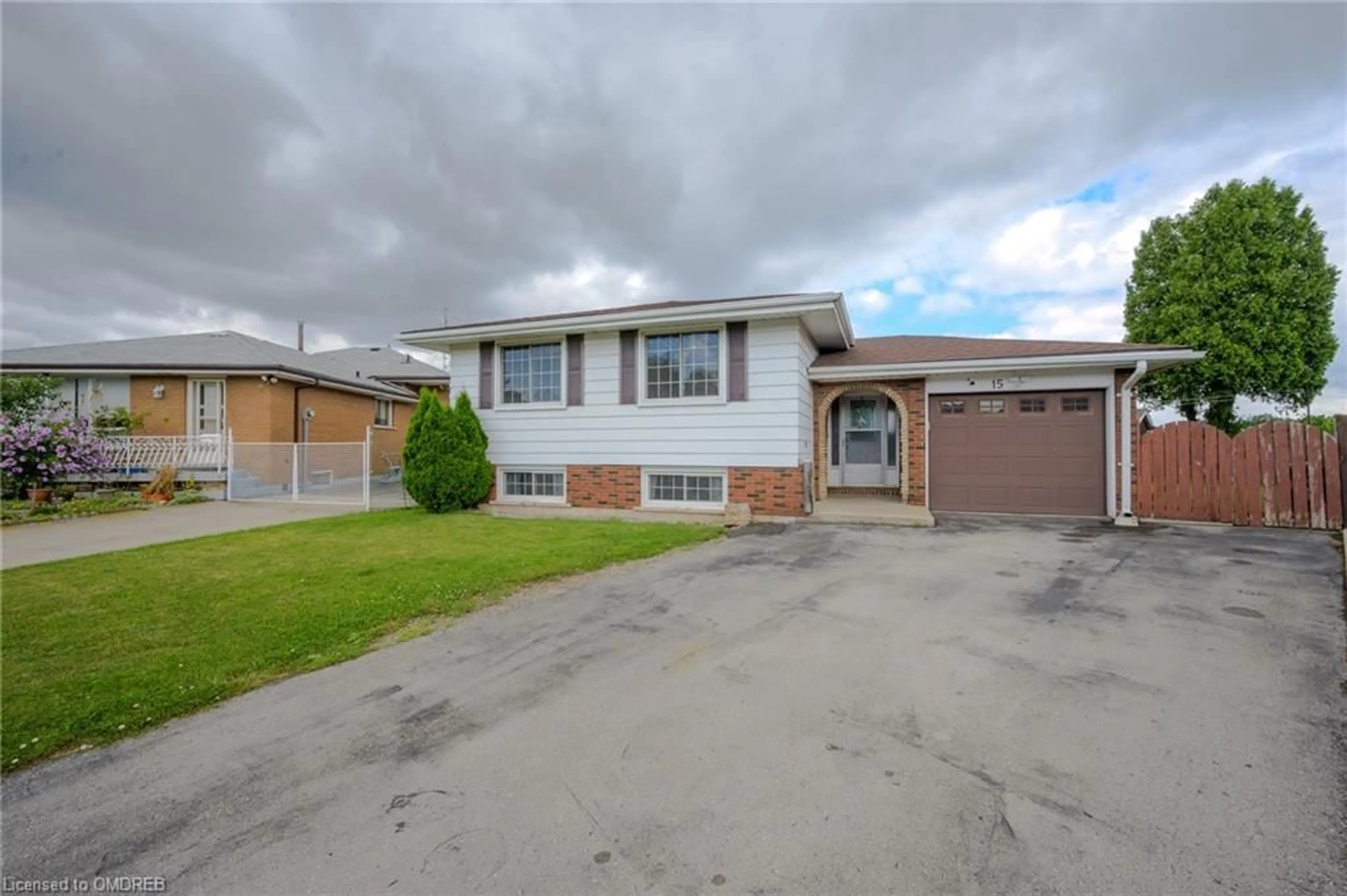 Frontside or backside of a home, the street view for 15 Ilford Crt, Hamilton Ontario L8E 1B4