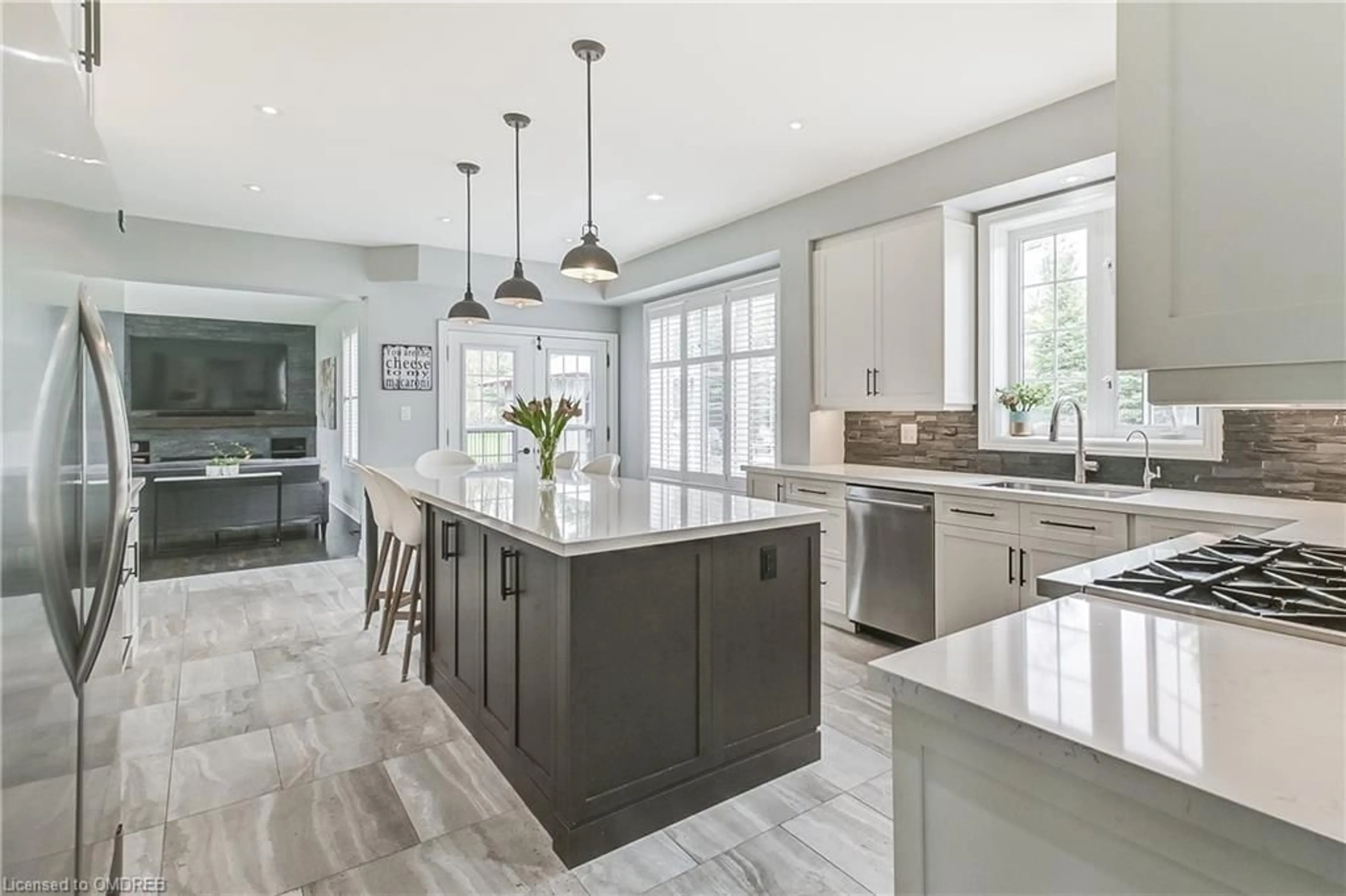 Contemporary kitchen for 3 Country Lane Cres, Halton Hills Ontario L0P 1H0