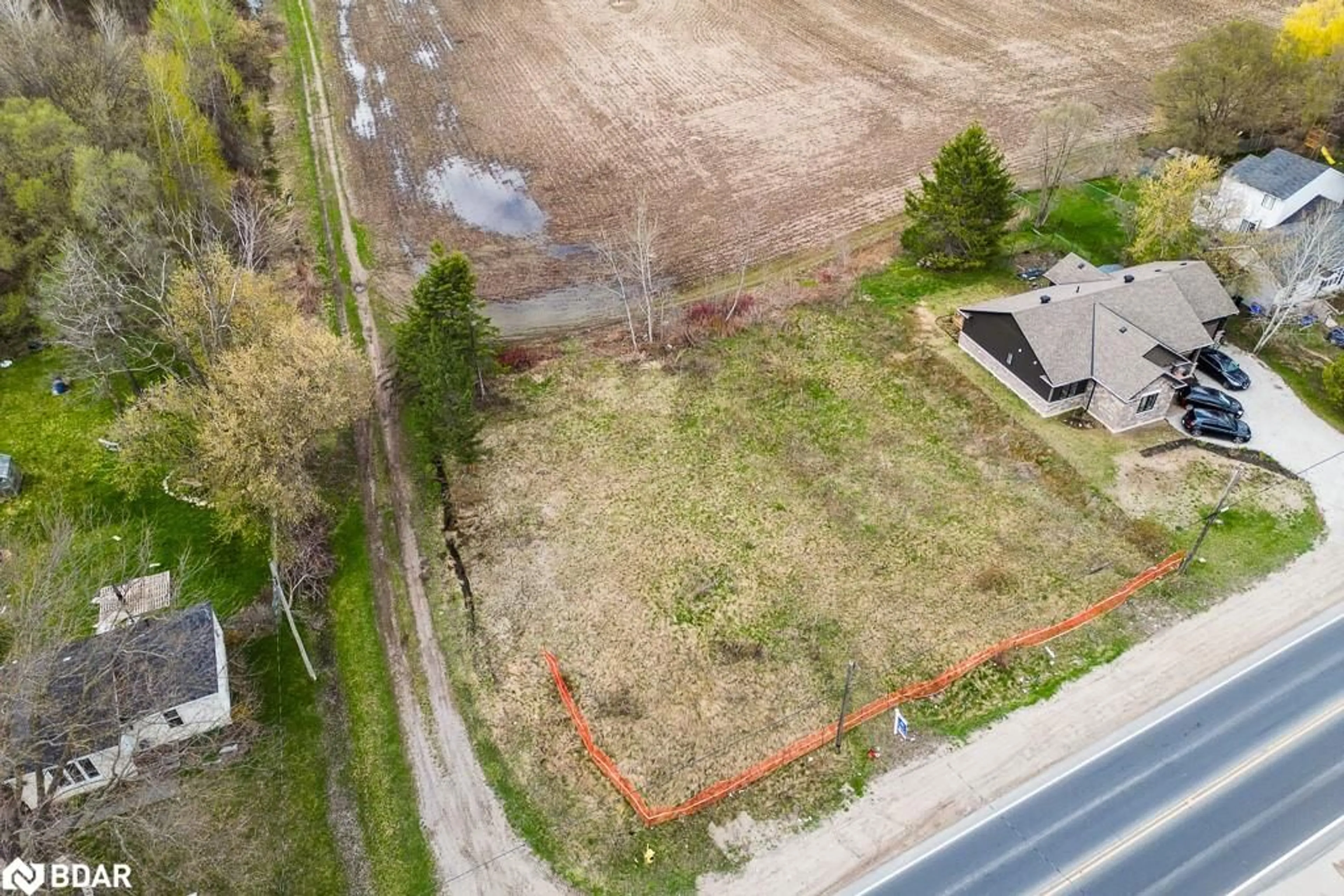 Frontside or backside of a home, the fenced backyard for 28 Brentwood Rd, Angus Ontario L0M 1B2